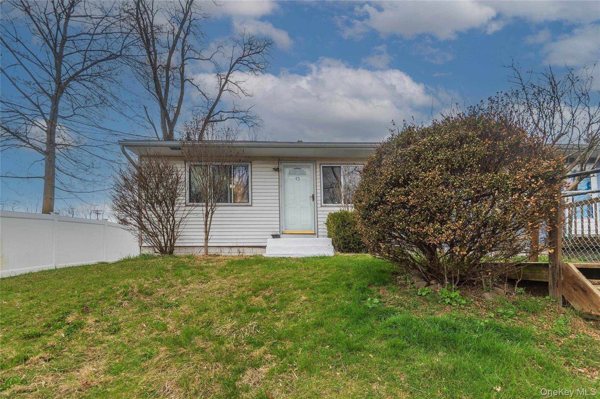 43 Lafayette DR, New Windsor, NY 12553