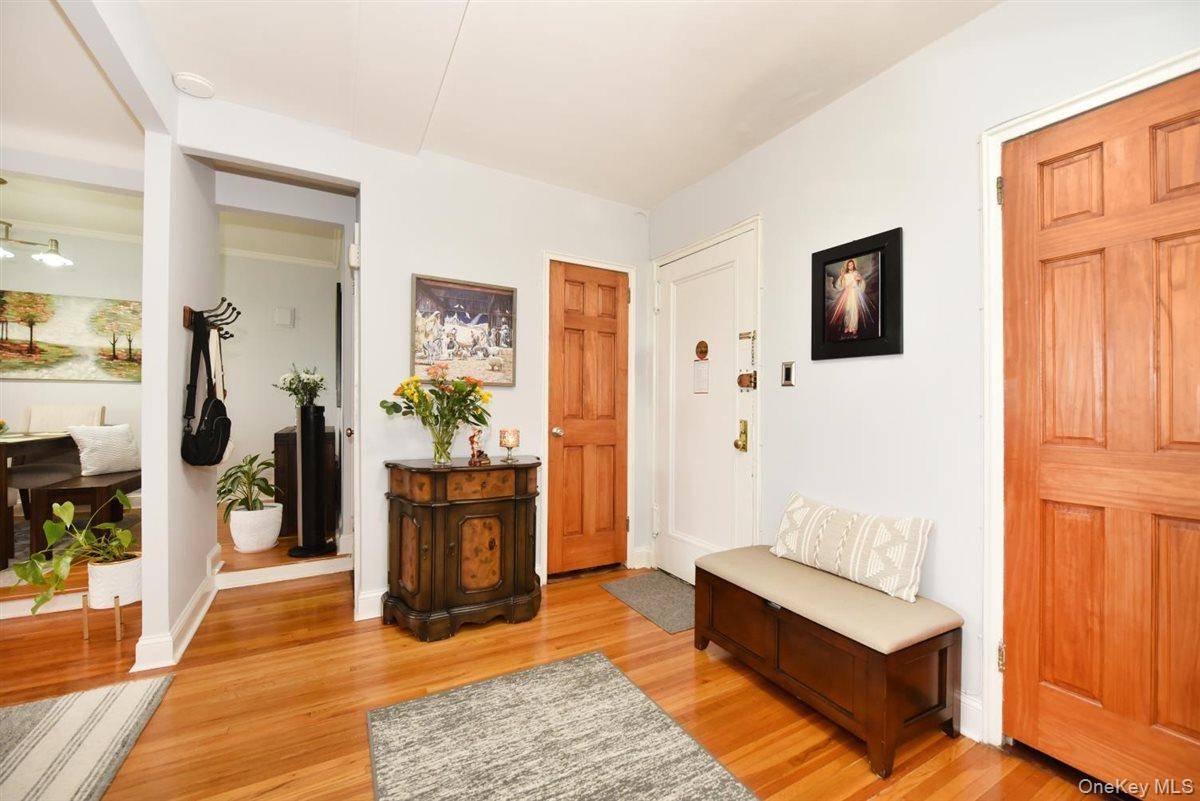 143-50 Hoover AVE #503, Briarwood, NY 11435
