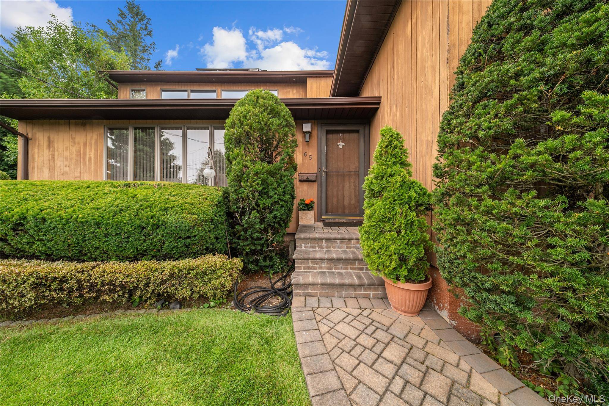 65 Elmtree LN, Jericho, NY 11753