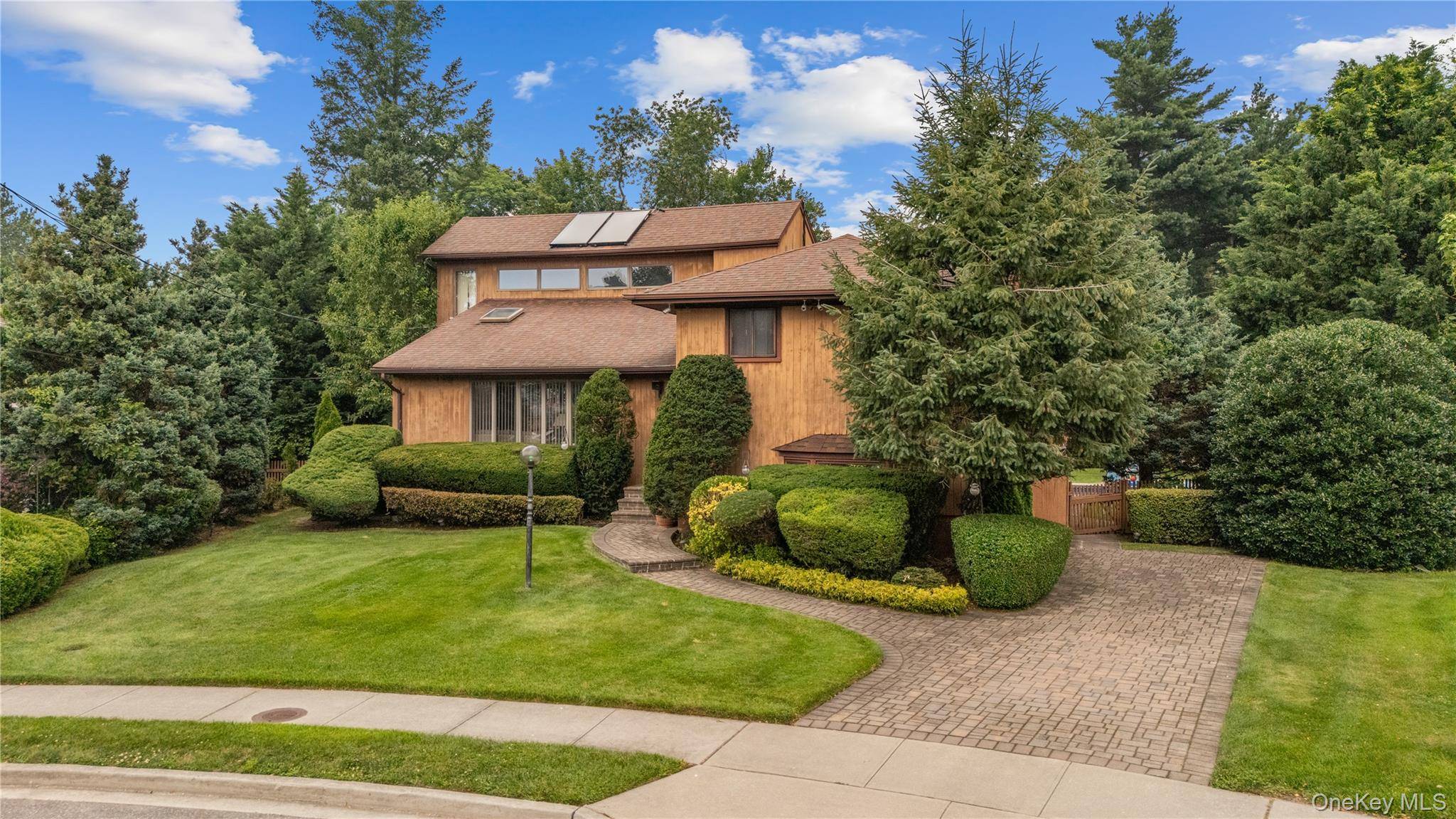 65 Elmtree LN, Jericho, NY 11753