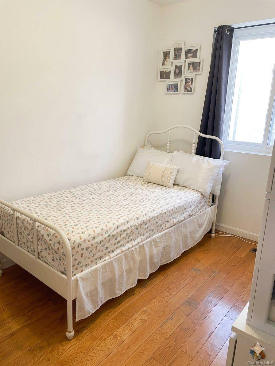 35-09 Leavitt ST, Flushing, NY 11354