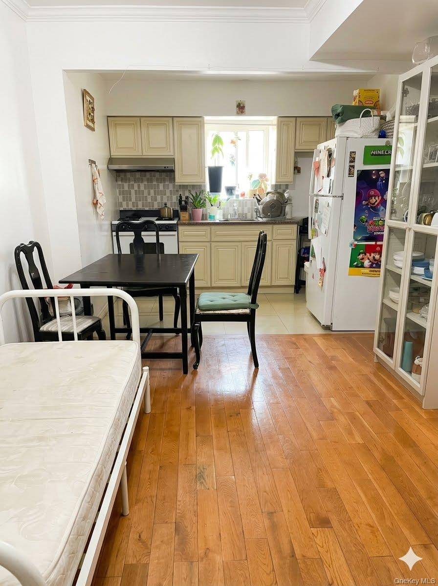 35-09 Leavitt ST, Flushing, NY 11354