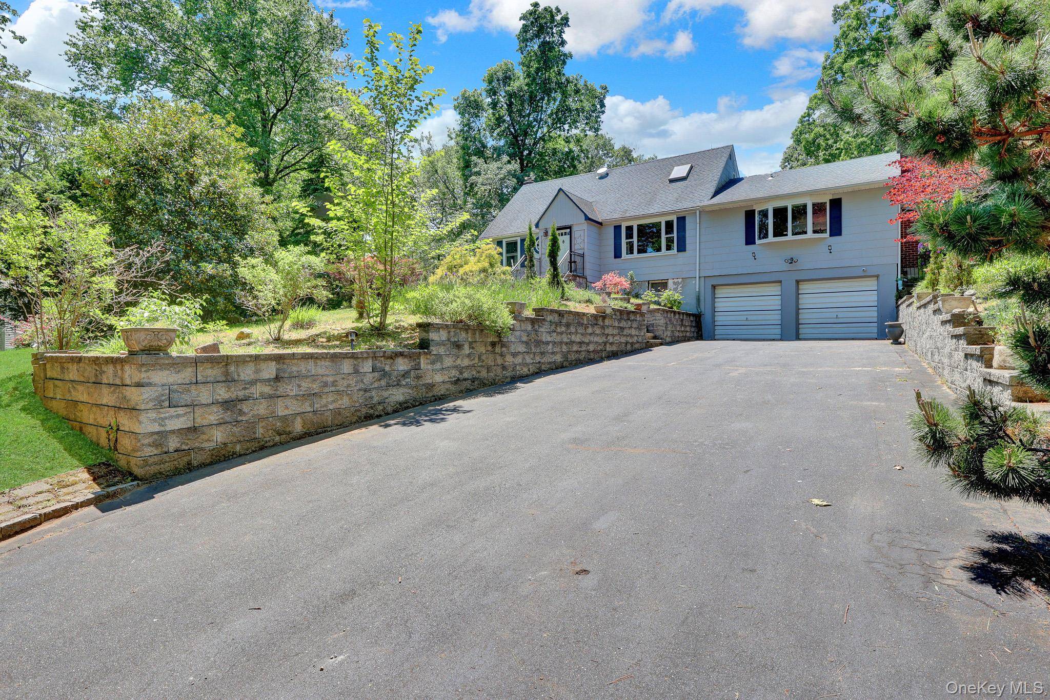 100 Elwood RD, Northport, NY 11768