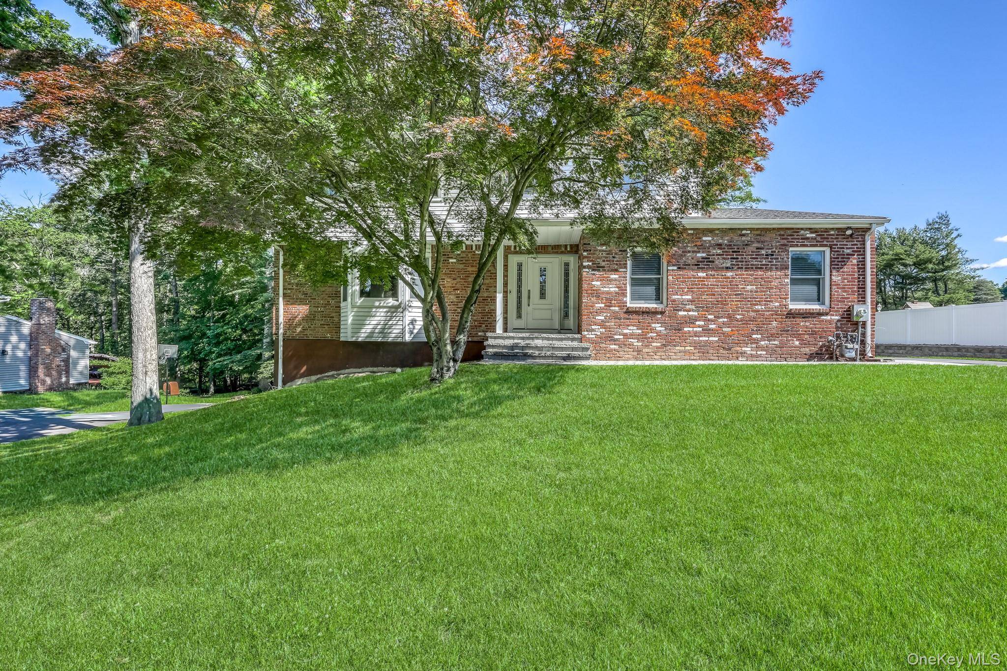 20 Dolphin RD, New City, NY 10956