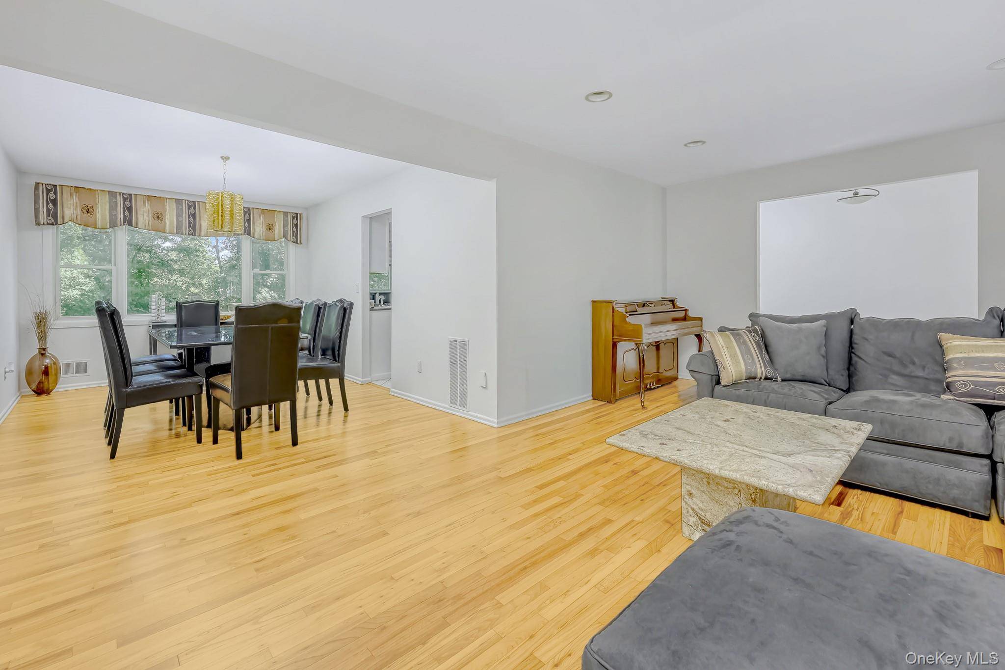 20 Dolphin RD, New City, NY 10956