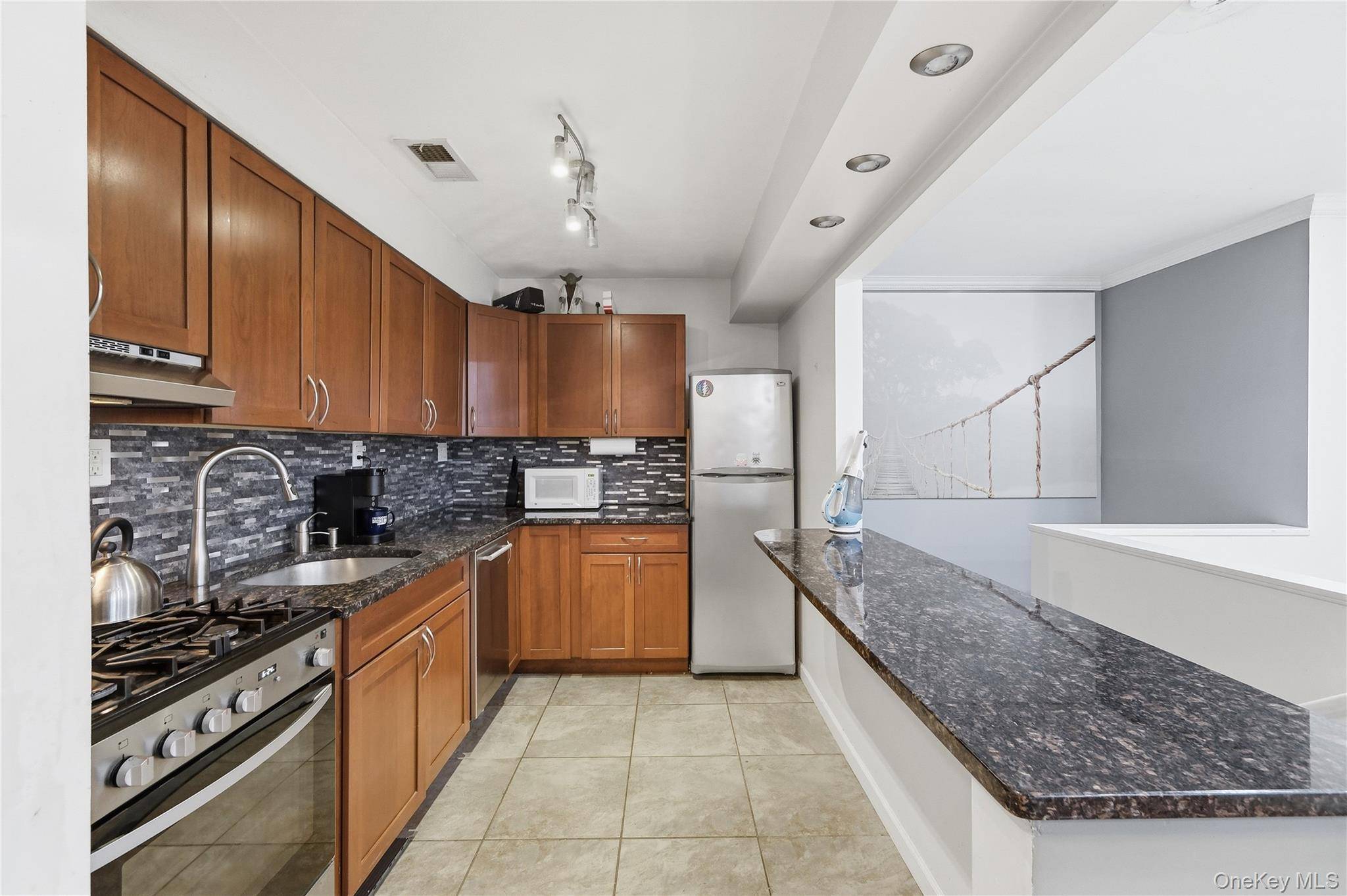 230 Lake Pointe CIR #230, Middle Island, NY 11953