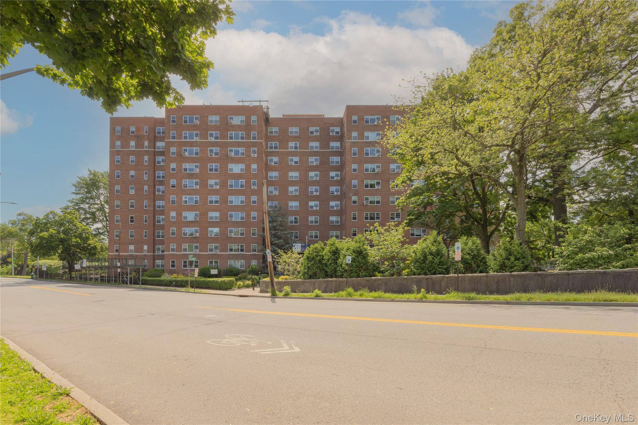 900 Palmer RD #6D, Bronxville, NY 10708
