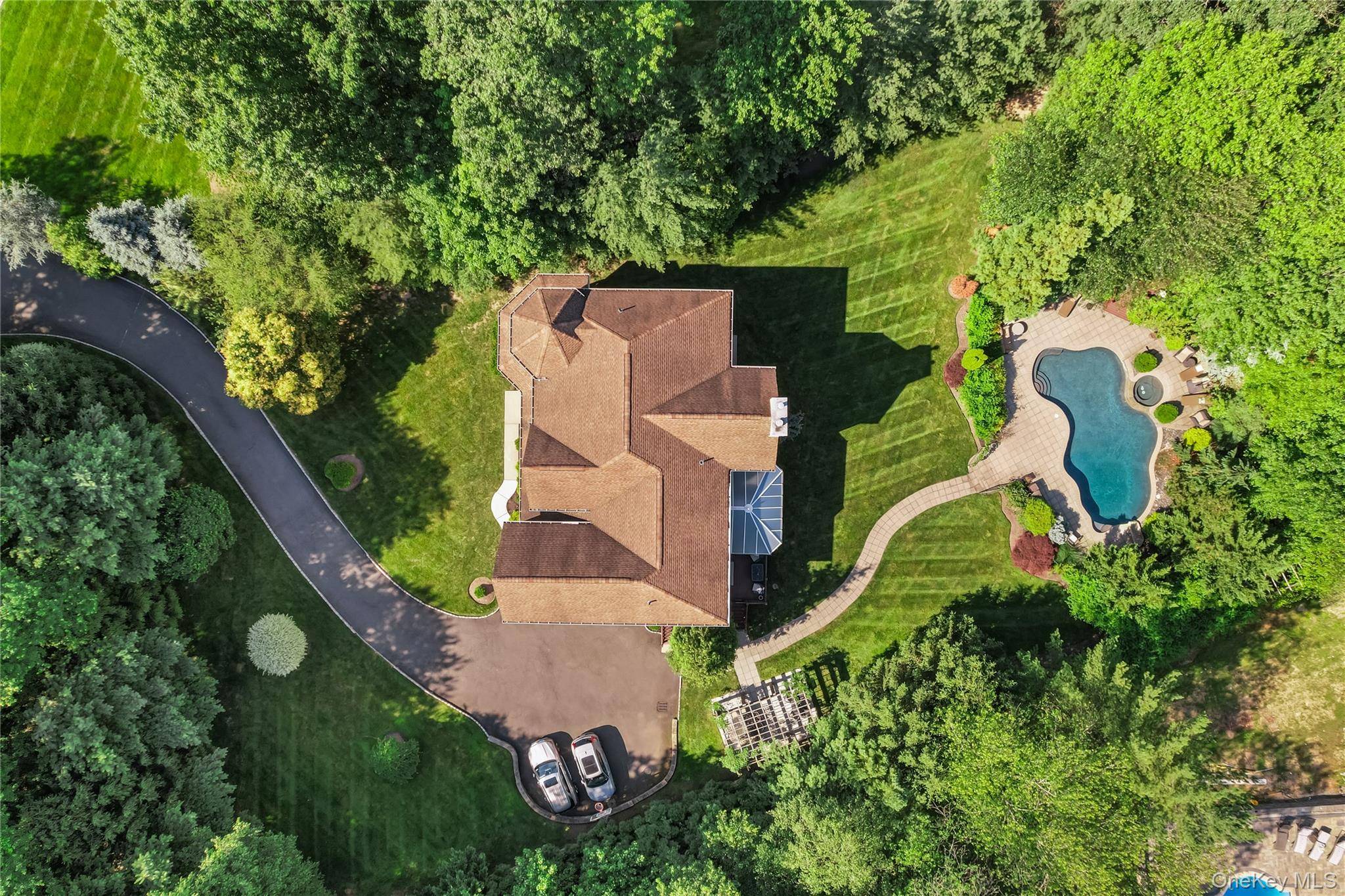 9 Ronwood RD, Chestnut Ridge, NY 10977