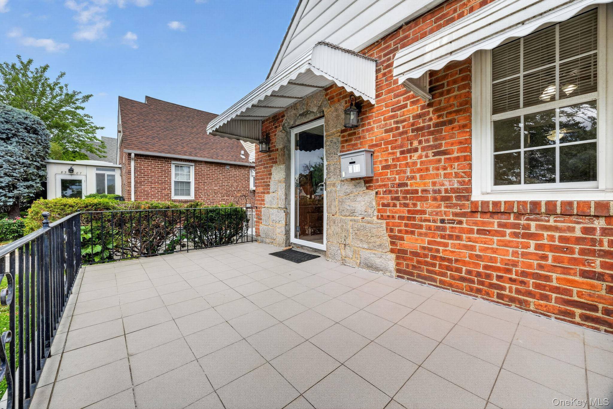 8311 Little Neck Pkwy, Glen Oaks, NY 11004