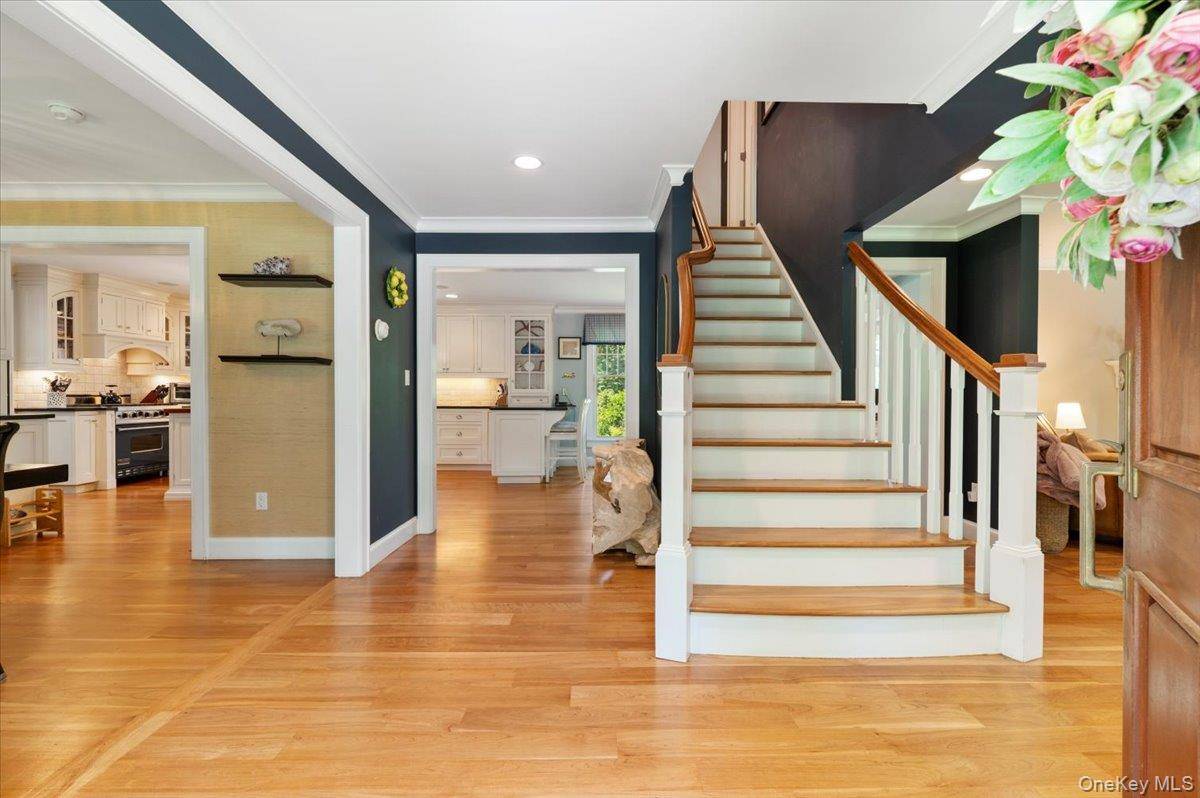 5 Fox Hunt CT, Cold Spring Harbor, NY 11724