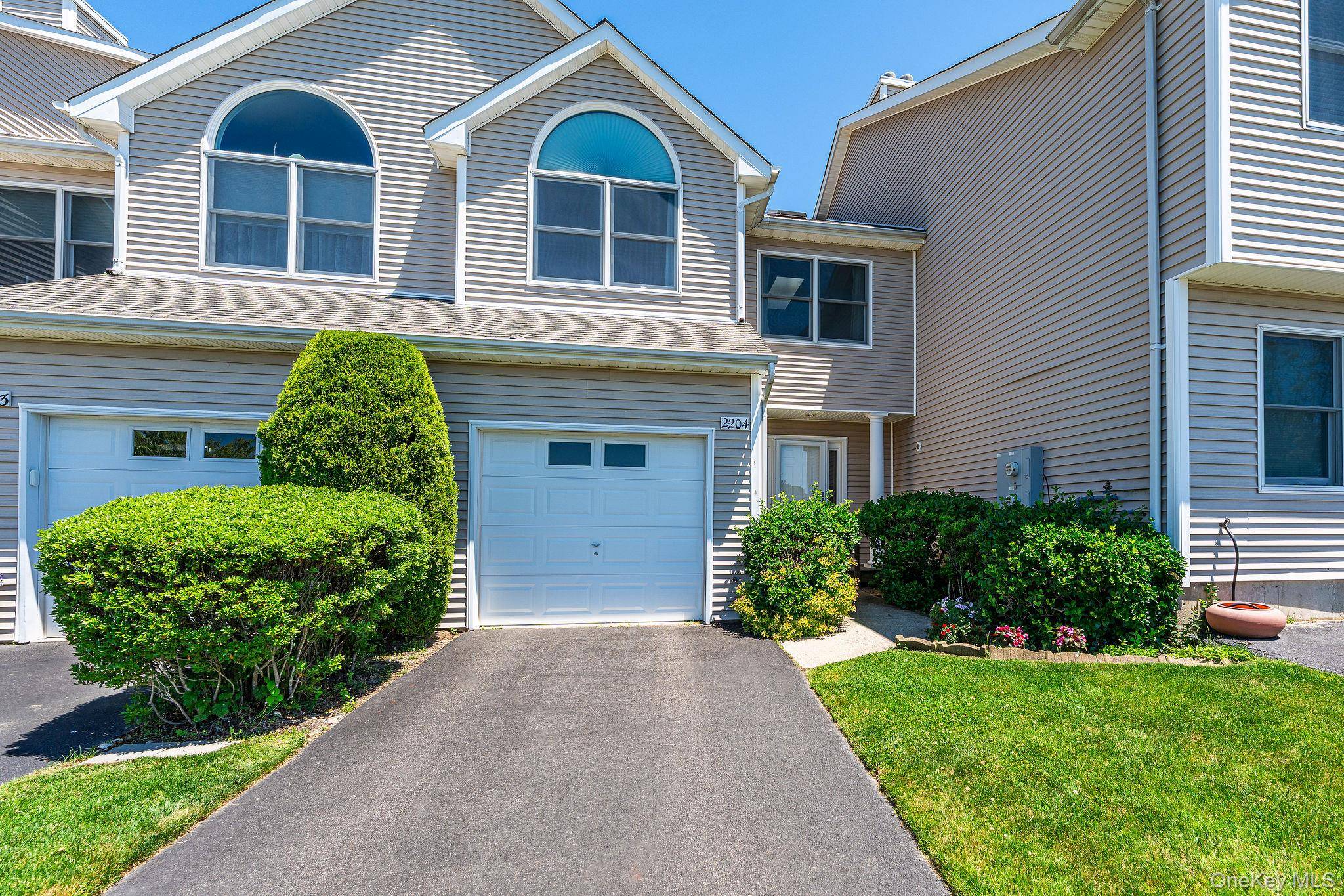 2204 Cedar PATH, Riverhead, NY 11901