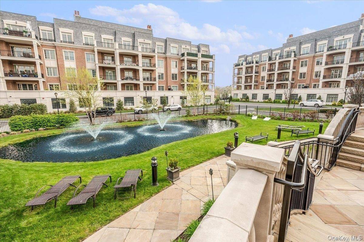3000 Royal CT #3201, North Hills, NY 11040