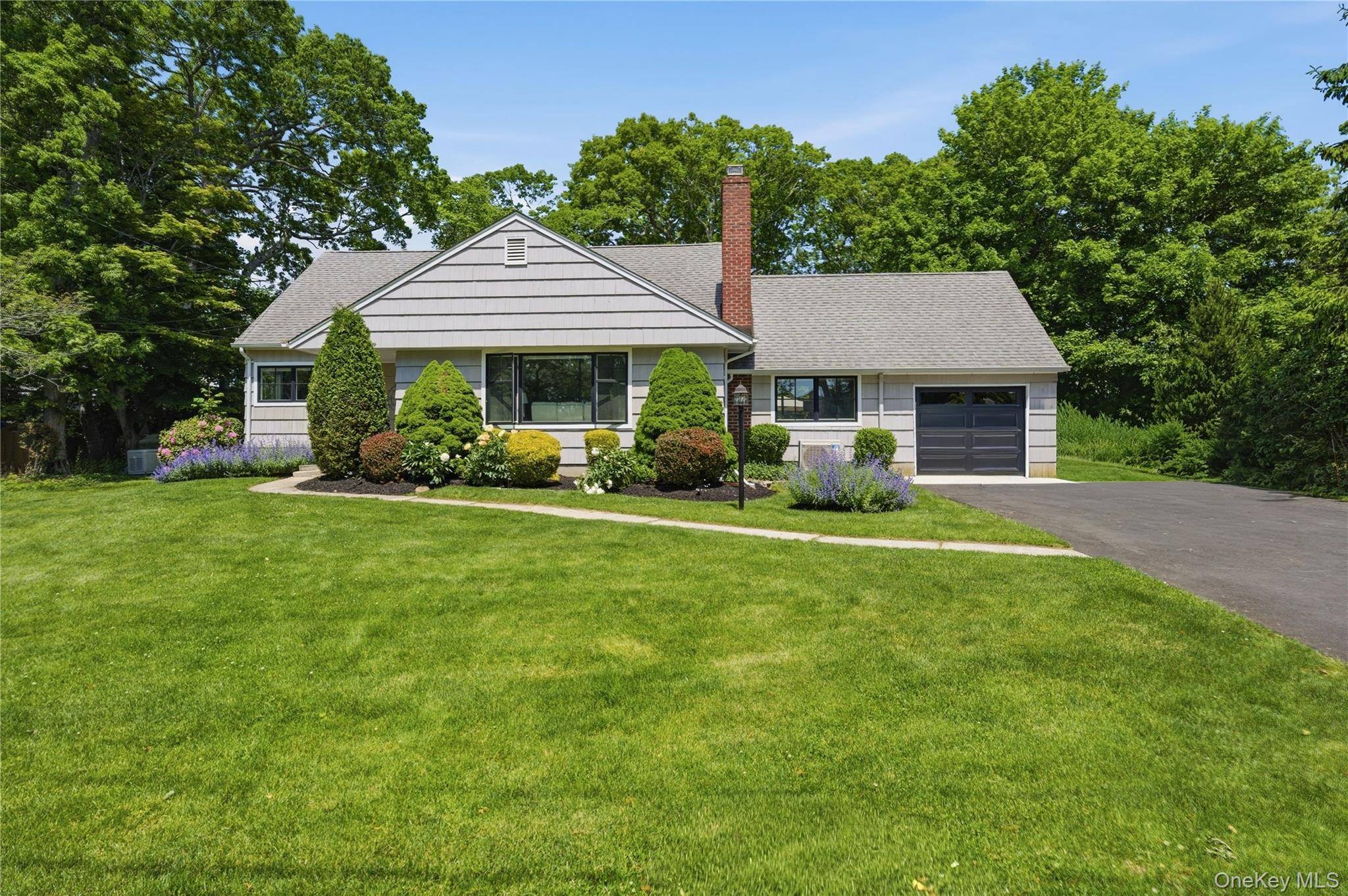12 Wayne CT, Westhampton, NY 11977