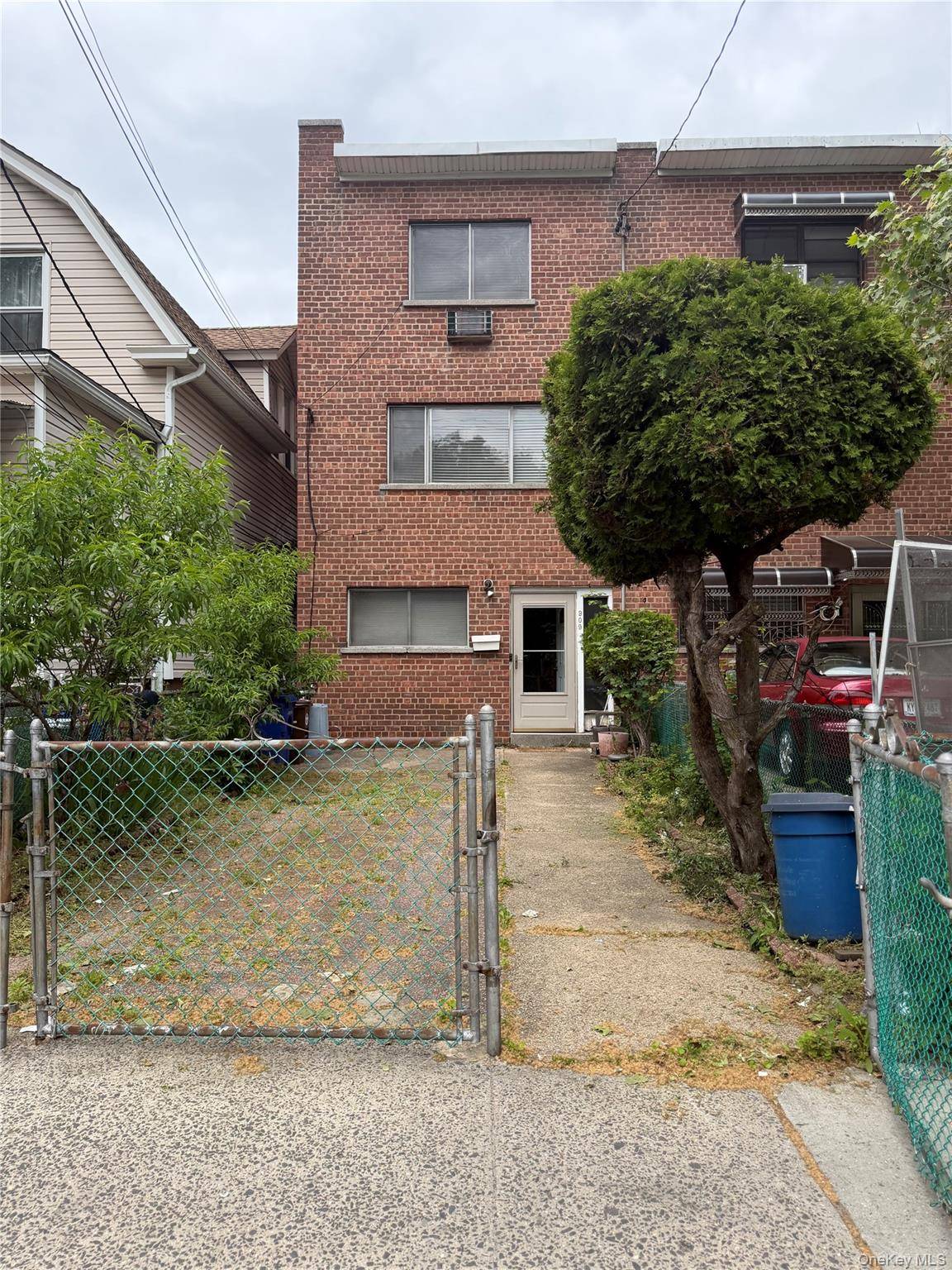 909 Burke AVE, Bronx, NY 10469