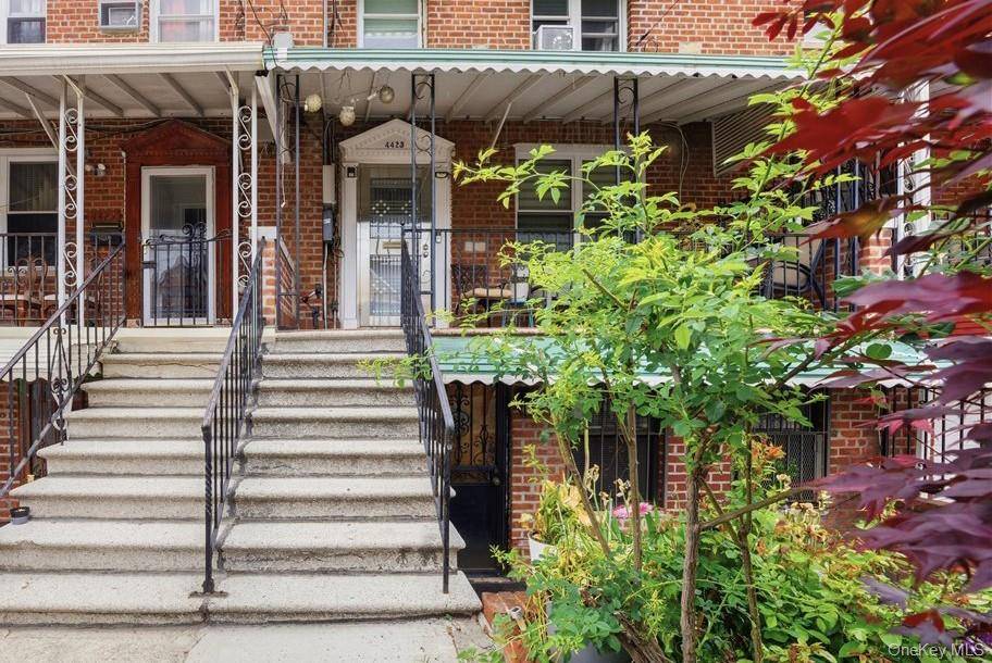 4425 Richardson AVE, Bronx, NY 10470