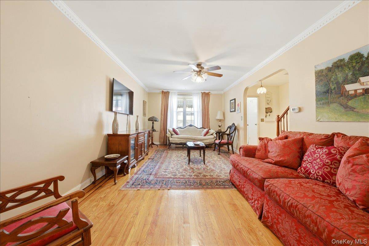 4425 Richardson AVE, Bronx, NY 10470