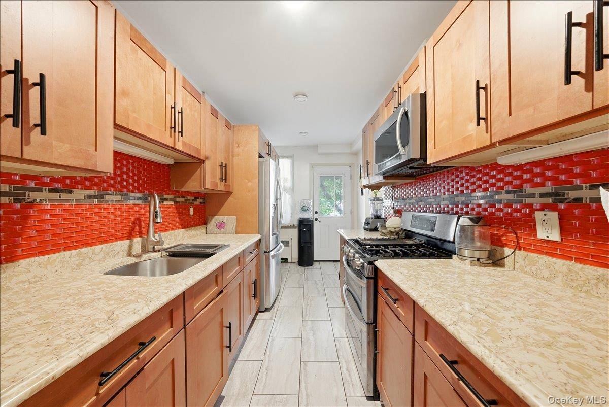4425 Richardson AVE, Bronx, NY 10470