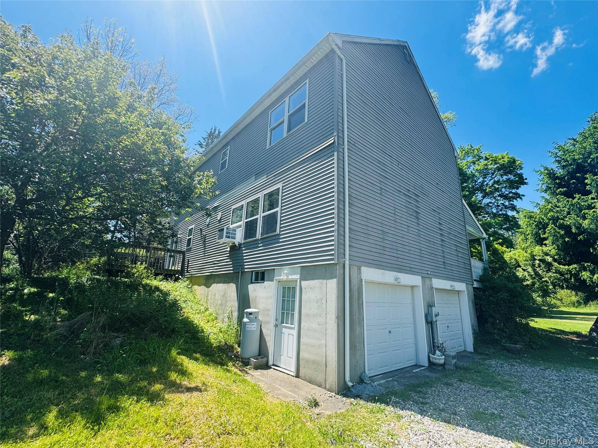 633 Winterton RD, Bloomingburg, NY 12721