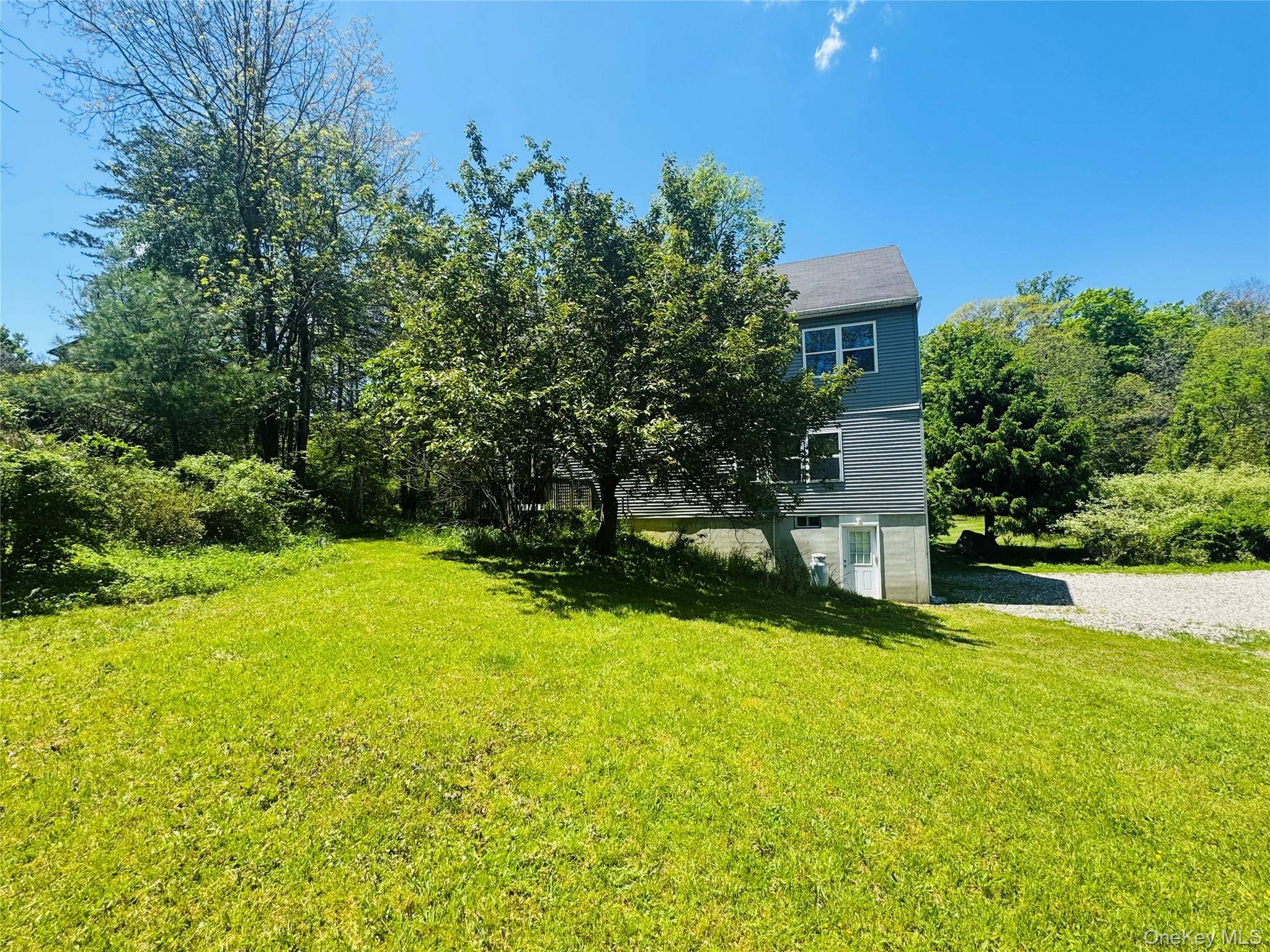 633 Winterton RD, Bloomingburg, NY 12721