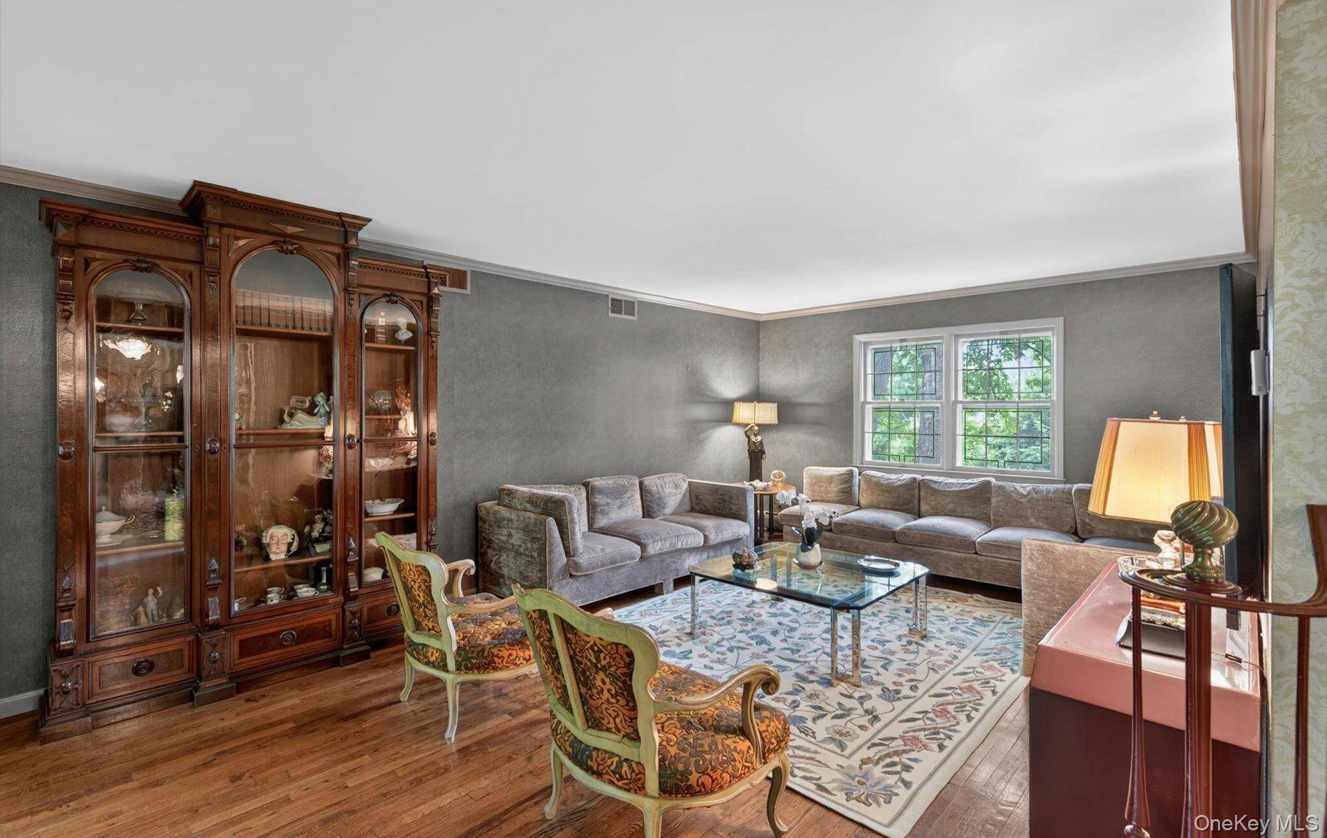 19 Seward DR, Woodbury, NY 11797