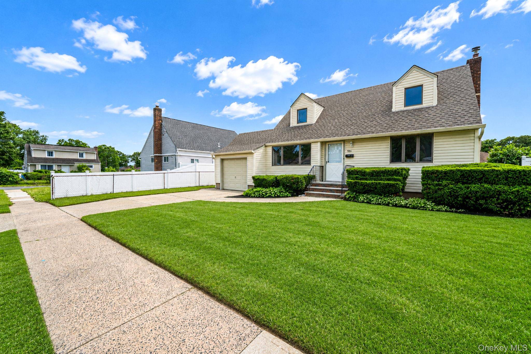 986 Cayuga RD, West Hempstead, NY 11552