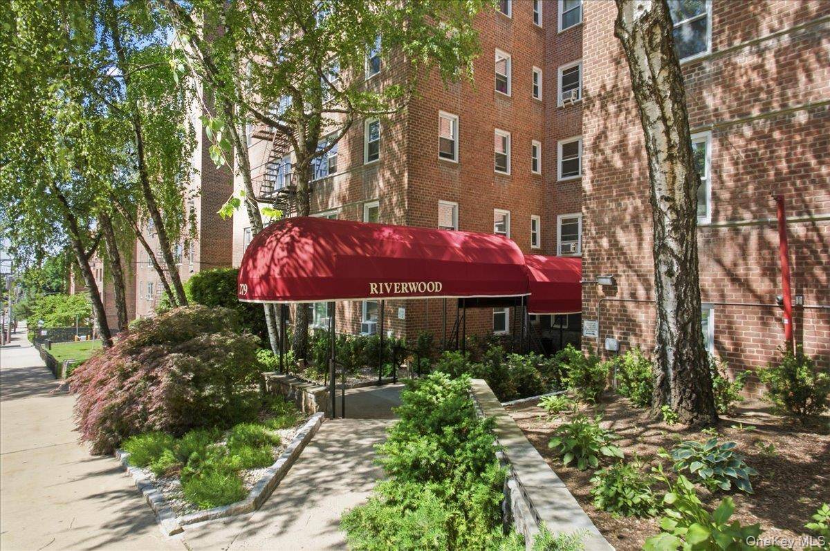 279 N Broadway #8R, Yonkers, NY 10701