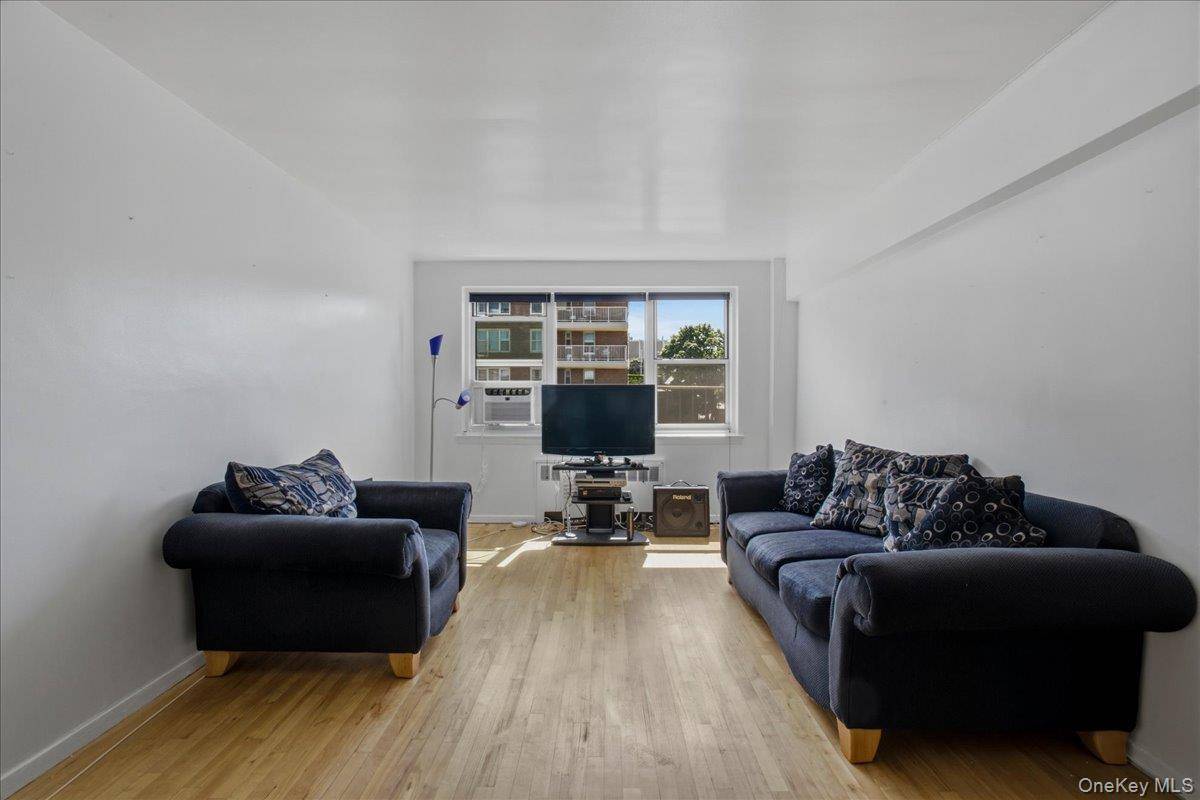 279 N Broadway #8R, Yonkers, NY 10701