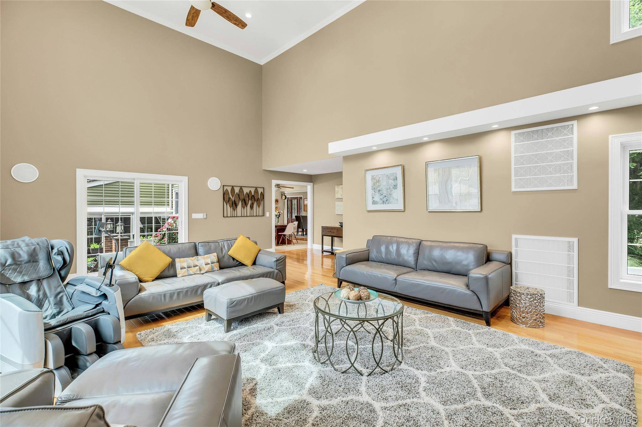 2 Eton CT, Plainview, NY 11803