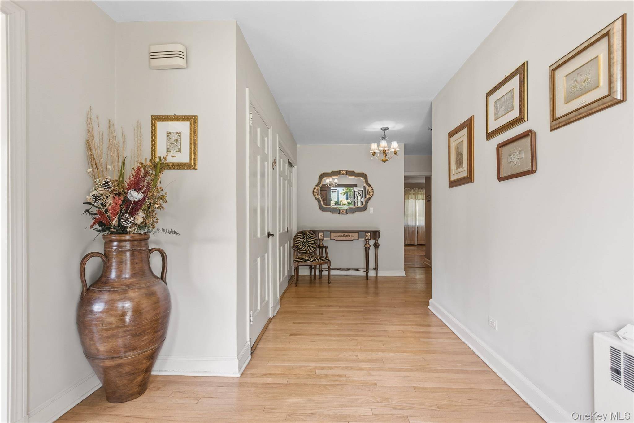 1 Hunting Ridge RD, White Plains, NY 10605