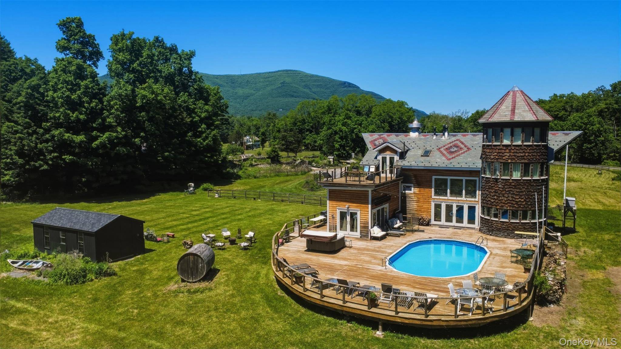 5 Downer LN, Woodstock, NY 12498