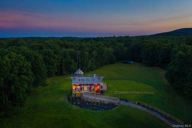 5 Downer LN, Woodstock, NY 12498