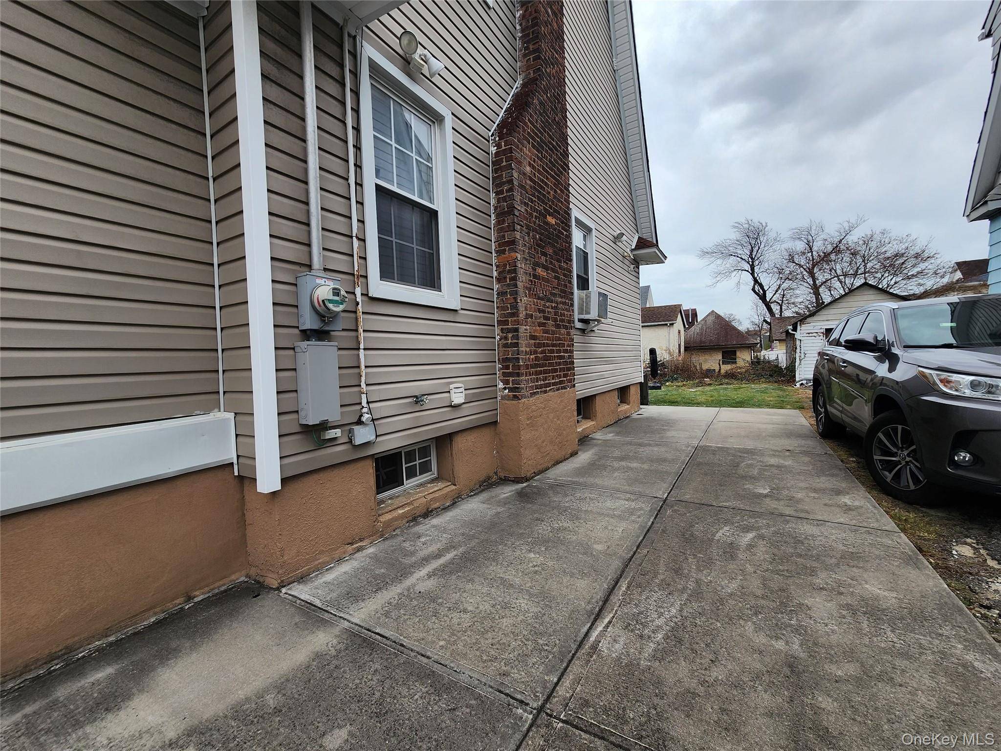 19614 104th AVE, Saint Albans, NY 11412