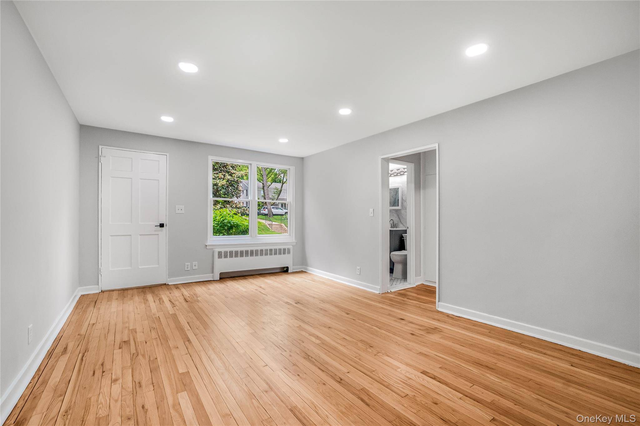 16 Glen Keith RD #L, Glen Cove, NY 11542