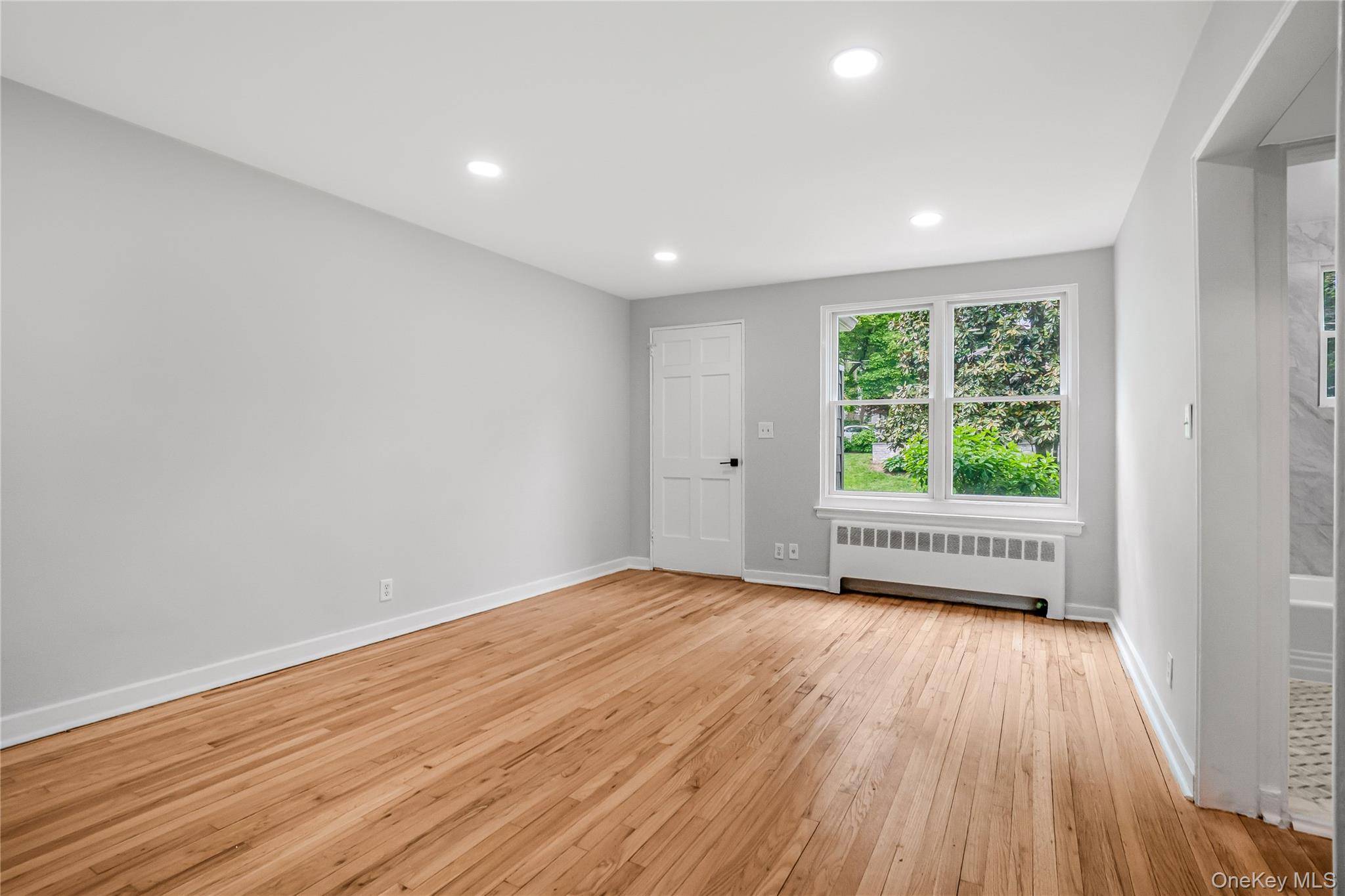 16 Glen Keith RD #L, Glen Cove, NY 11542