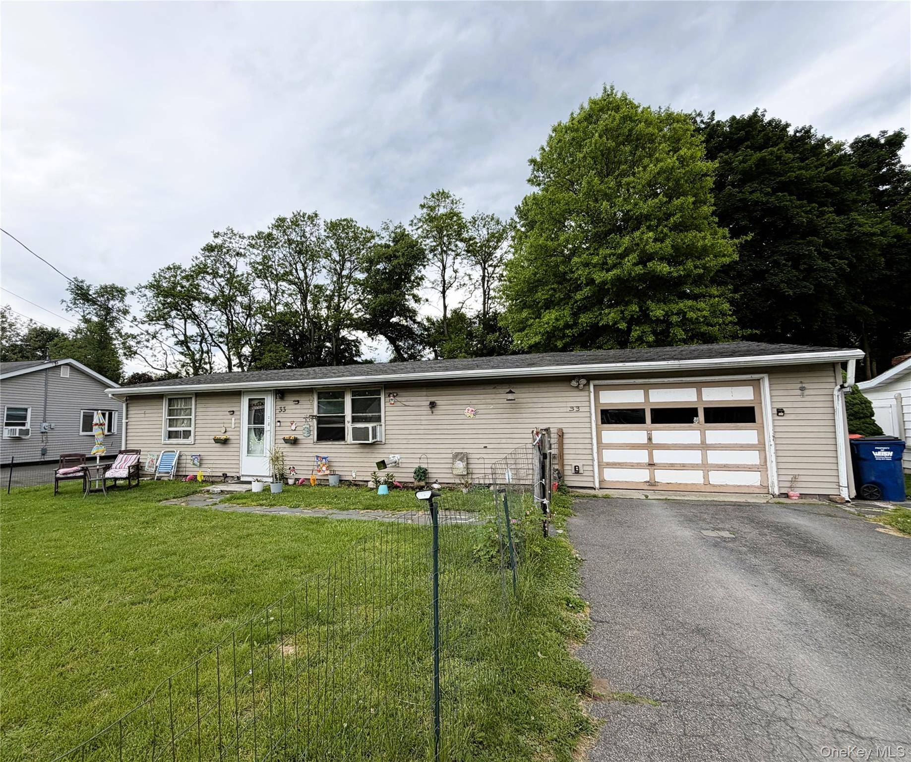 33 Plattekill DR, Mount Marion, NY 12456