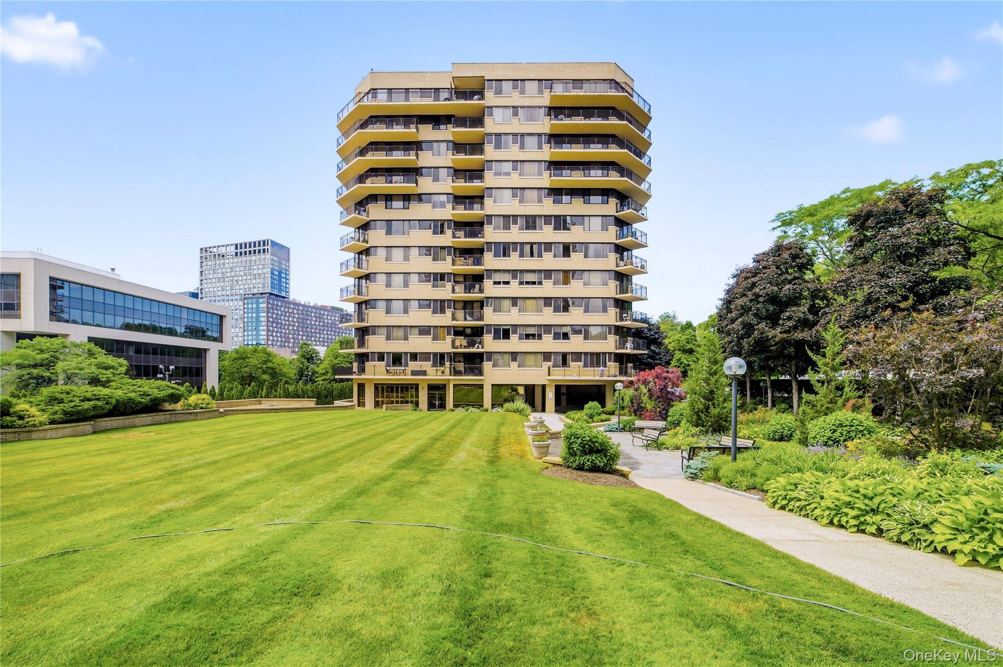 25 Rockledge AVE #801, White Plains, NY 10601