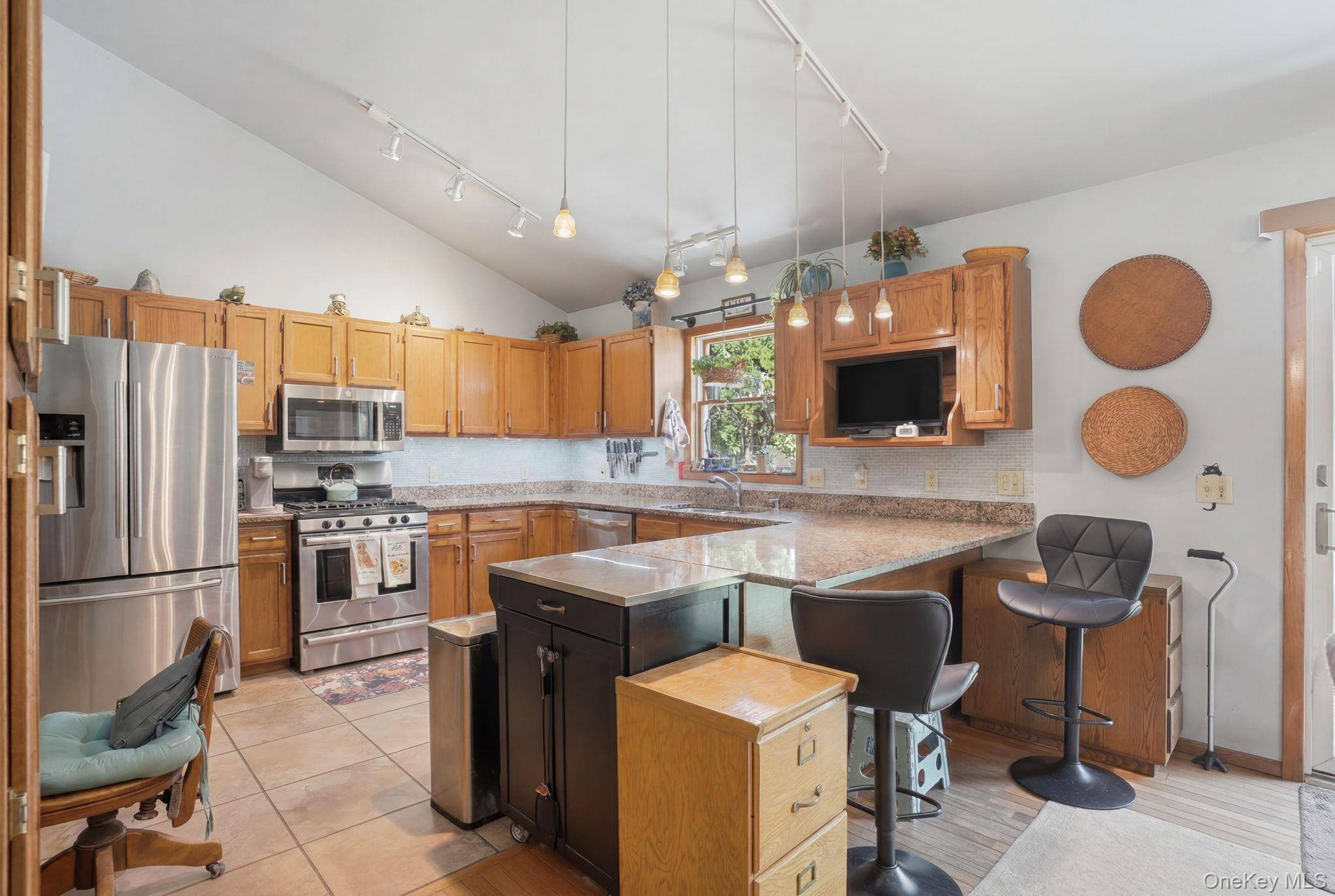 163 Van Keuren AVE, Pine Bush, NY 12566