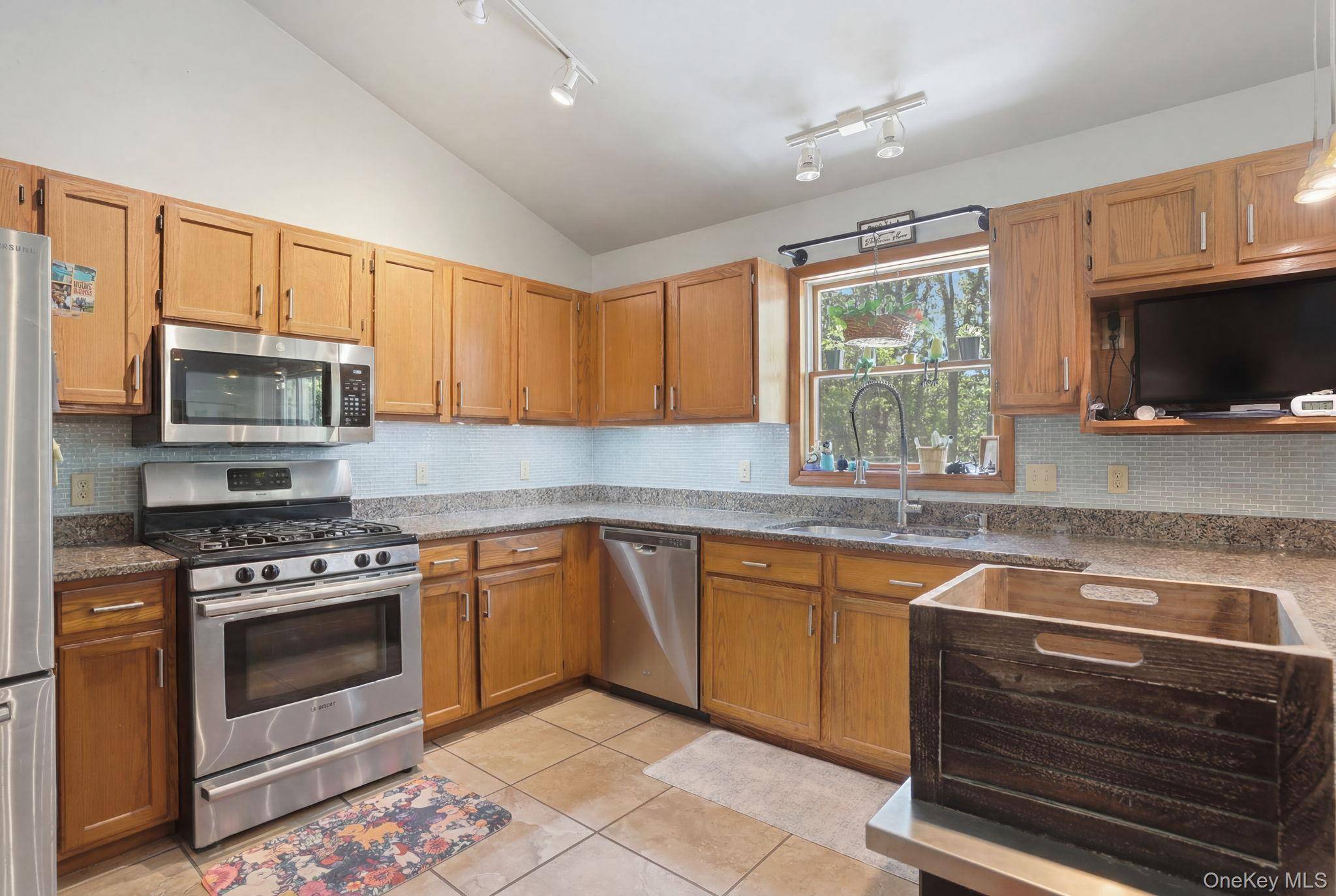 163 Van Keuren AVE, Pine Bush, NY 12566