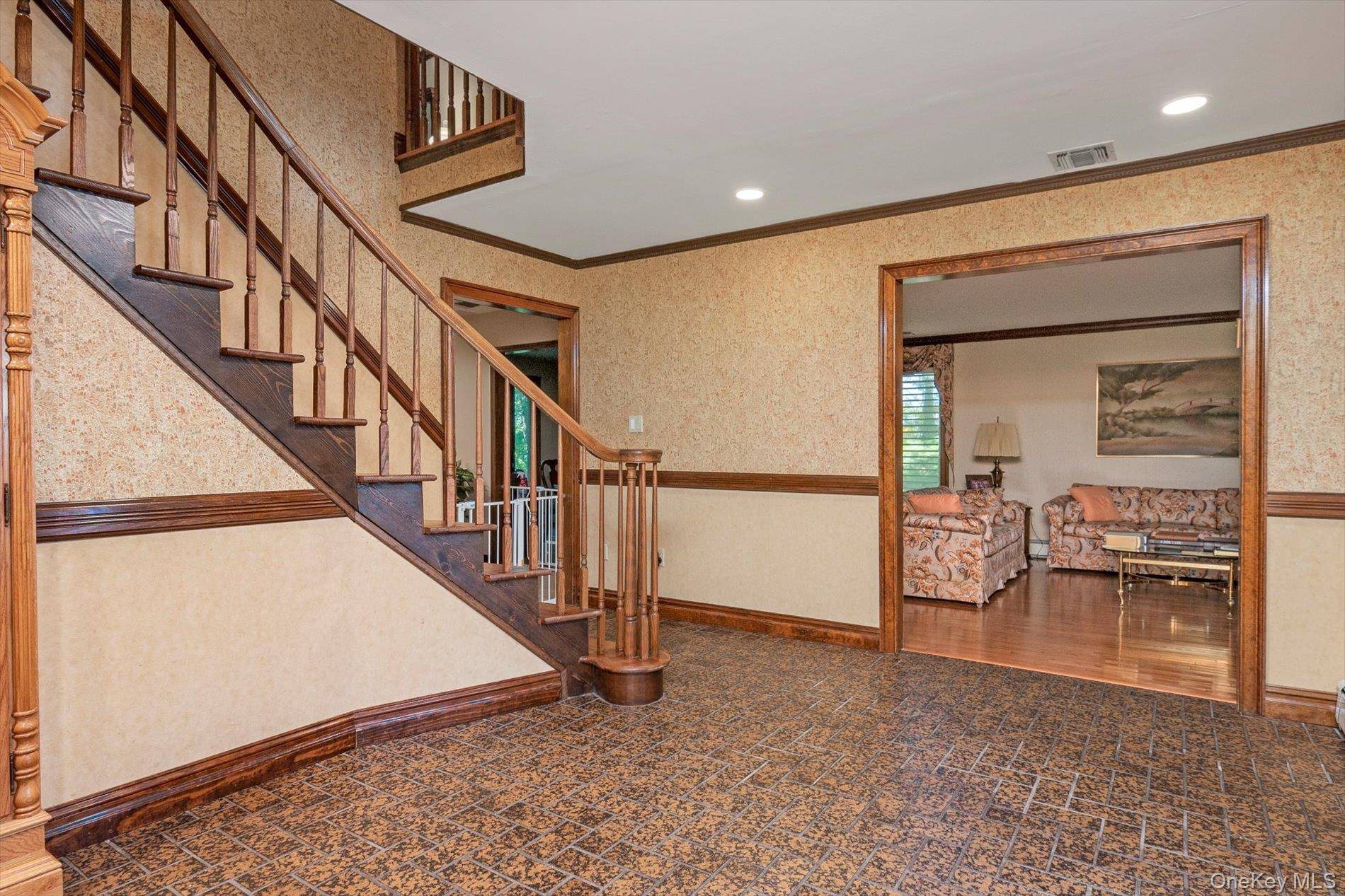 251 Baird CT, Woodbury, NY 11797