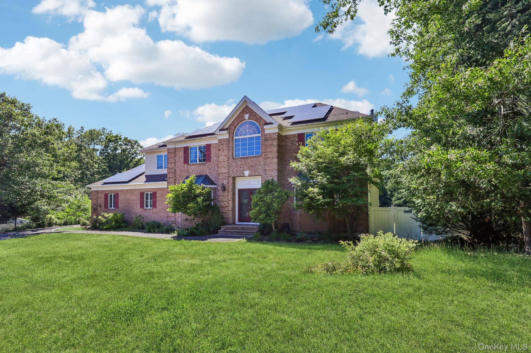 4 Penn CT, East Setauket, NY 11733