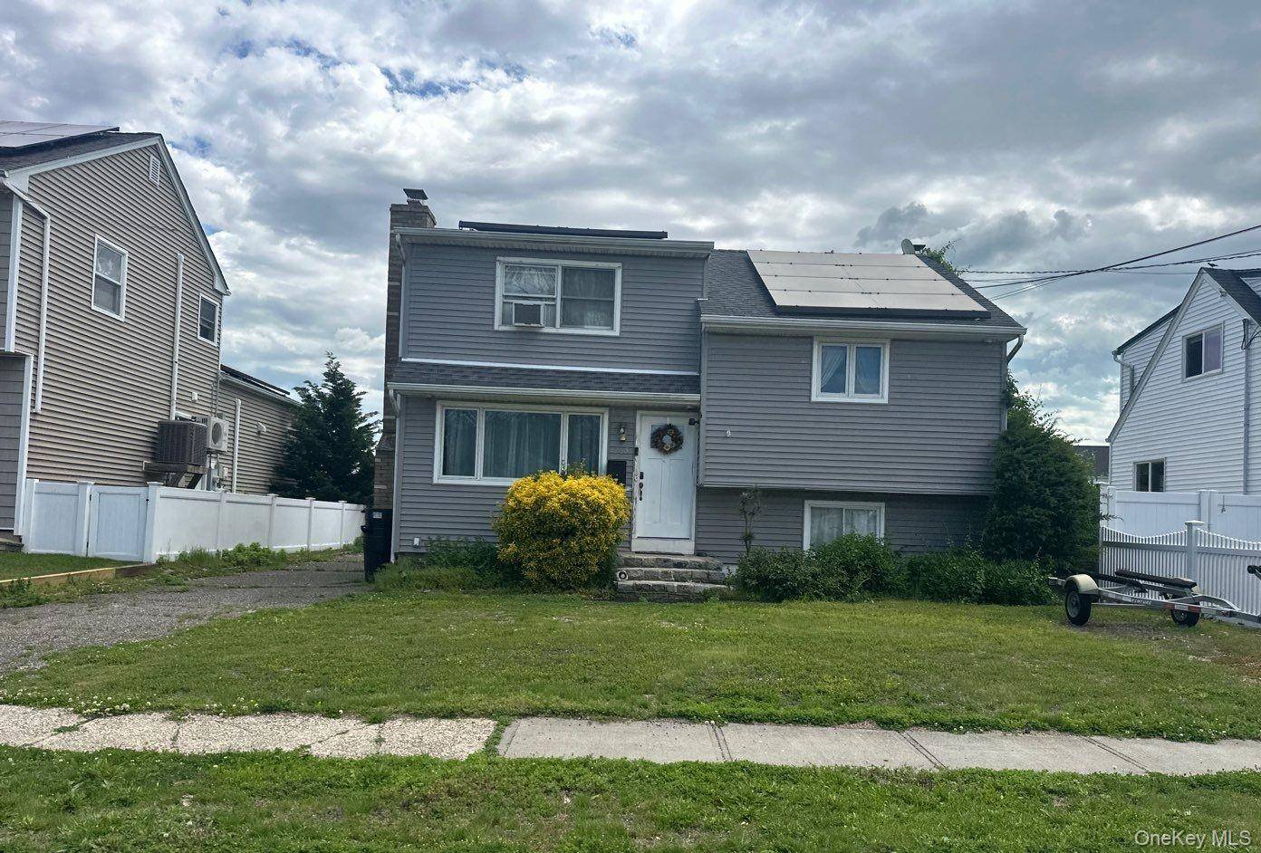 265 East DR, Copiague, NY 11726