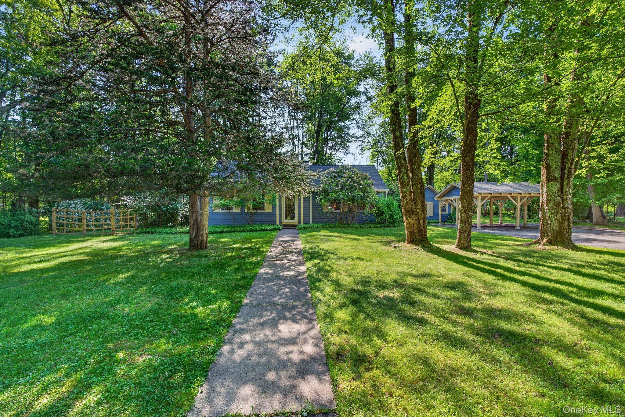 18 Playhouse LN, Woodstock, NY 12498