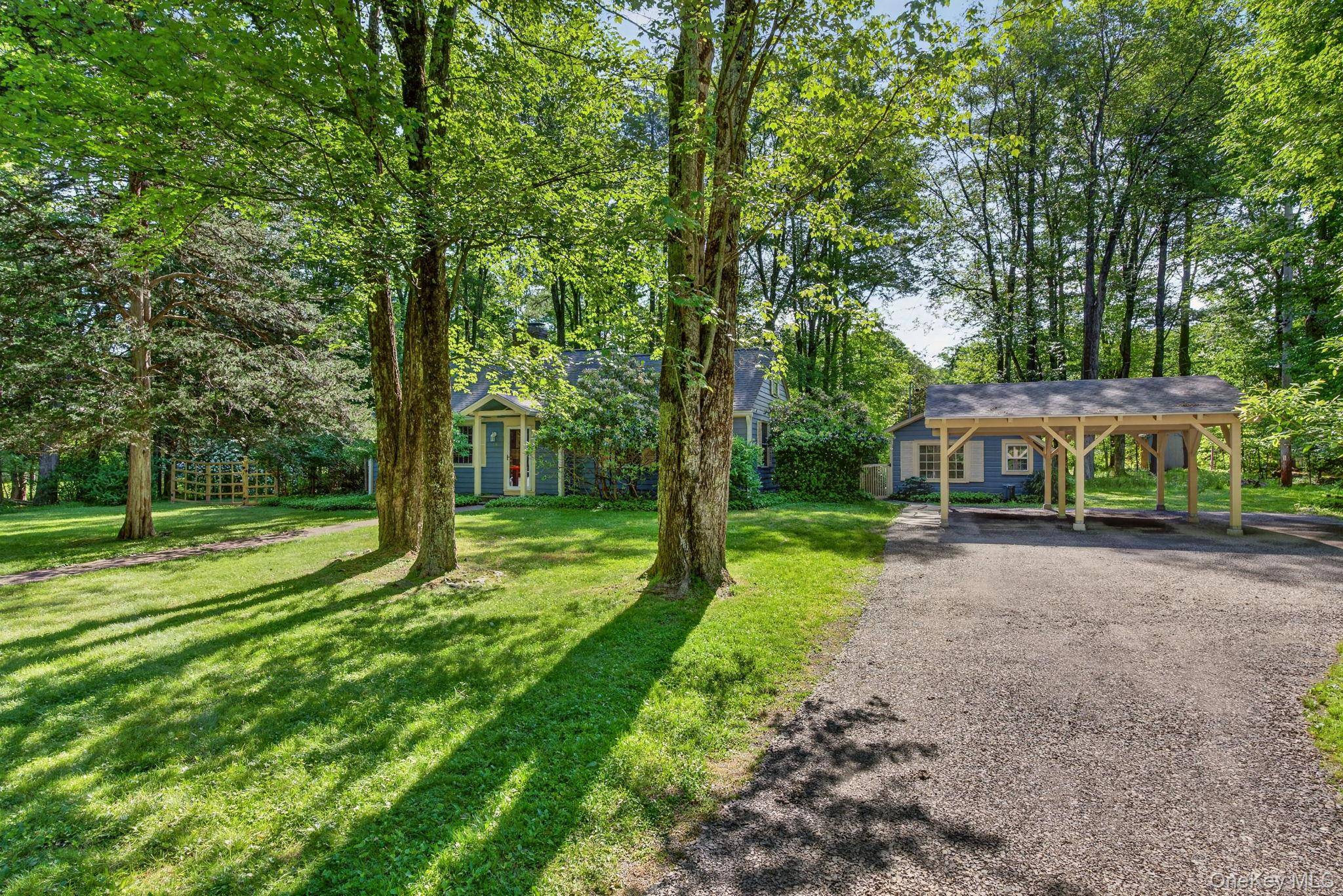 18 Playhouse LN, Woodstock, NY 12498