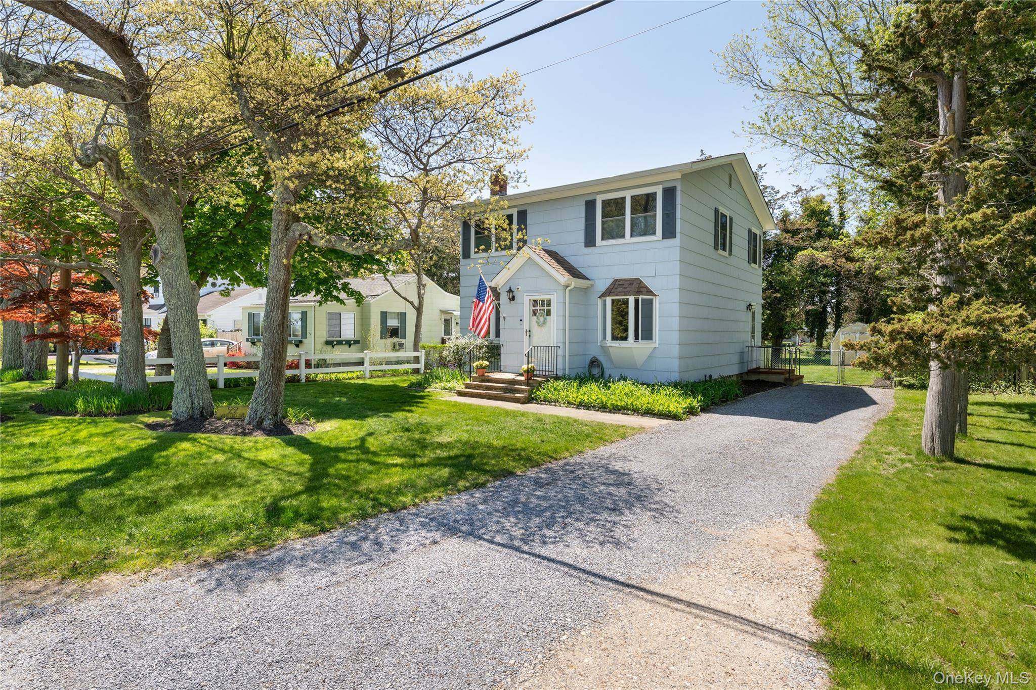 22 W End AVE, East Quogue, NY 11942