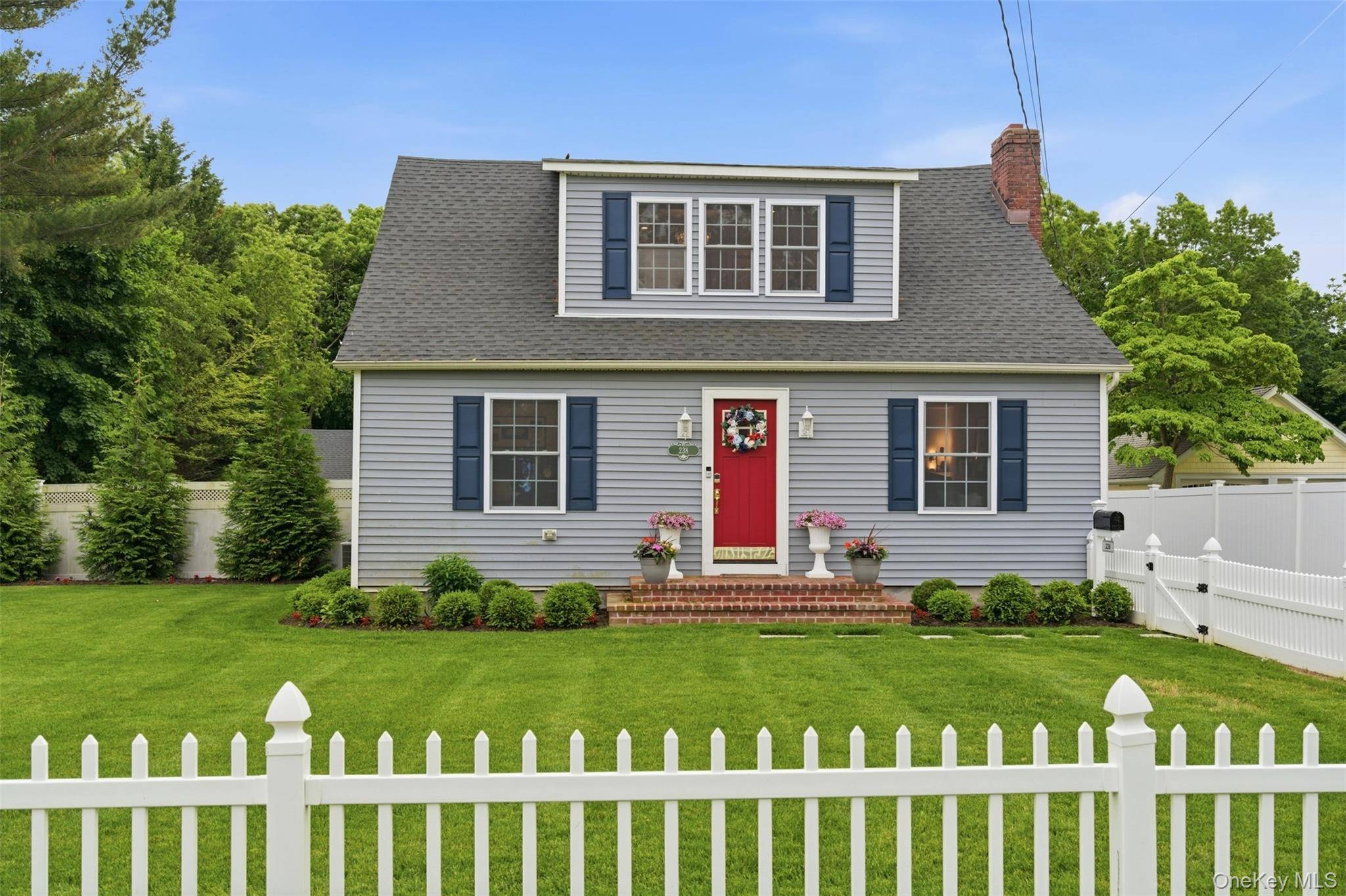 238 Woodlawn AVE, Saint James, NY 11780