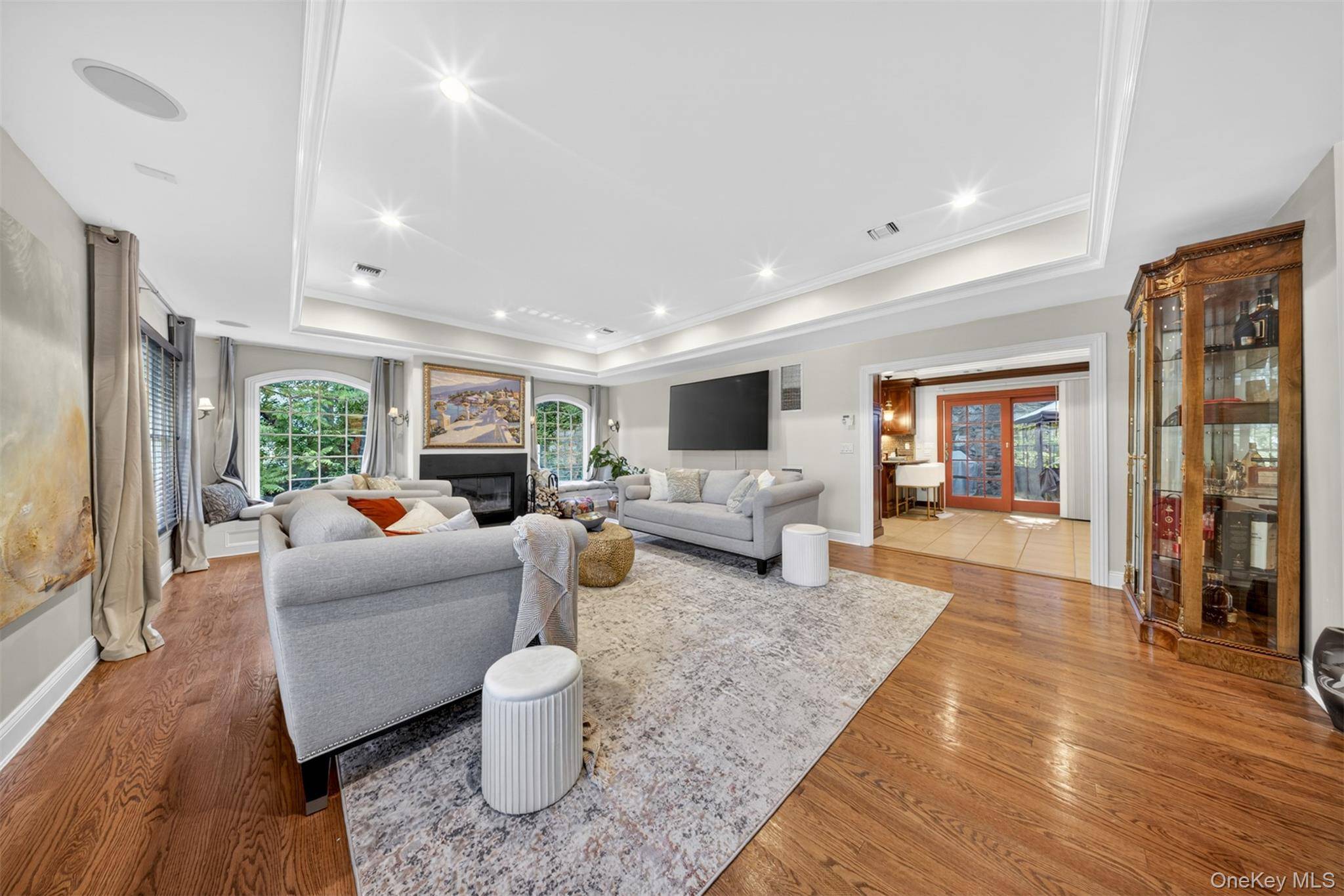 125 Mimosa DR, East Hills, NY 11576