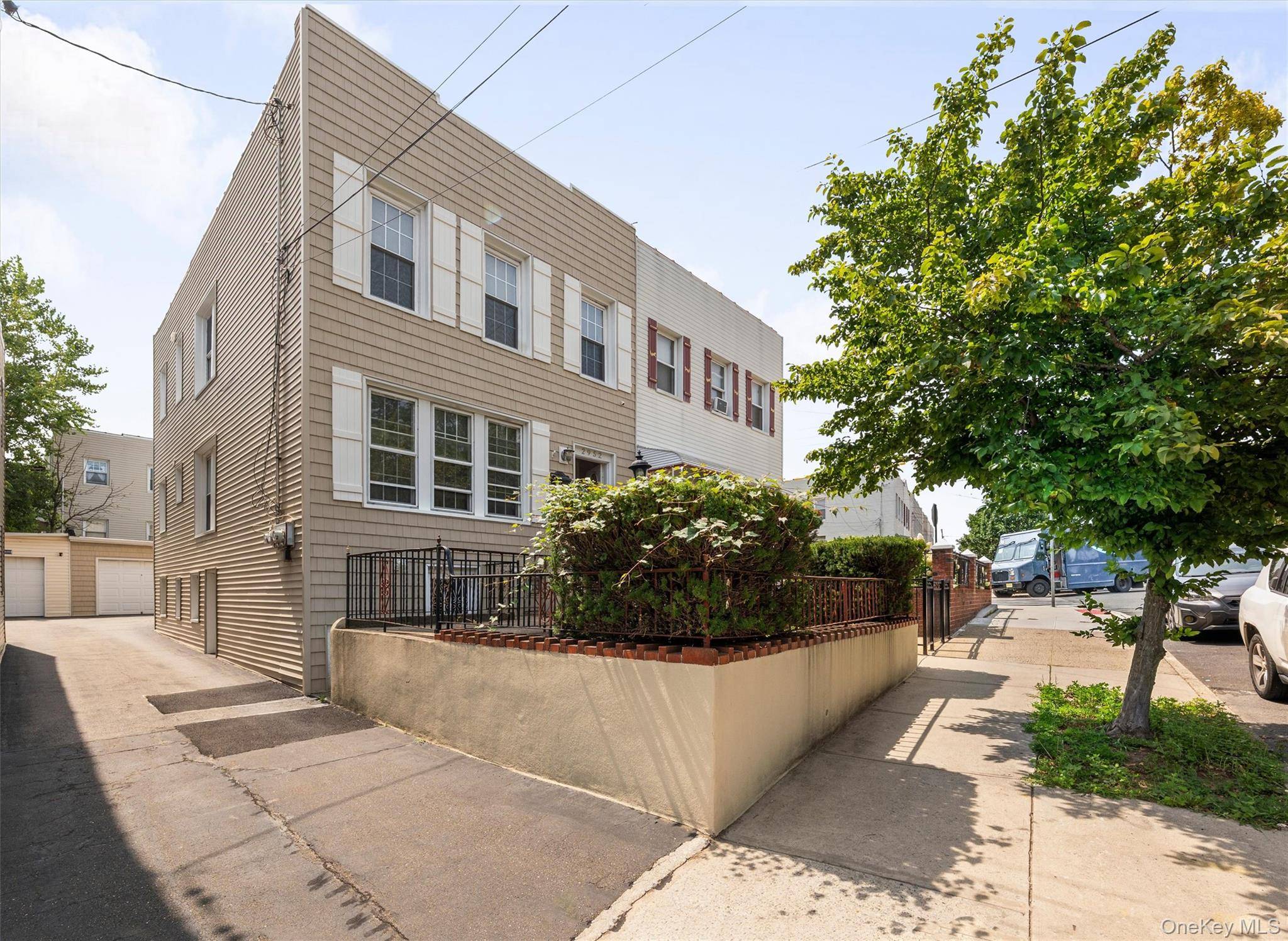 2952 Miles AVE, Bronx, NY 10465