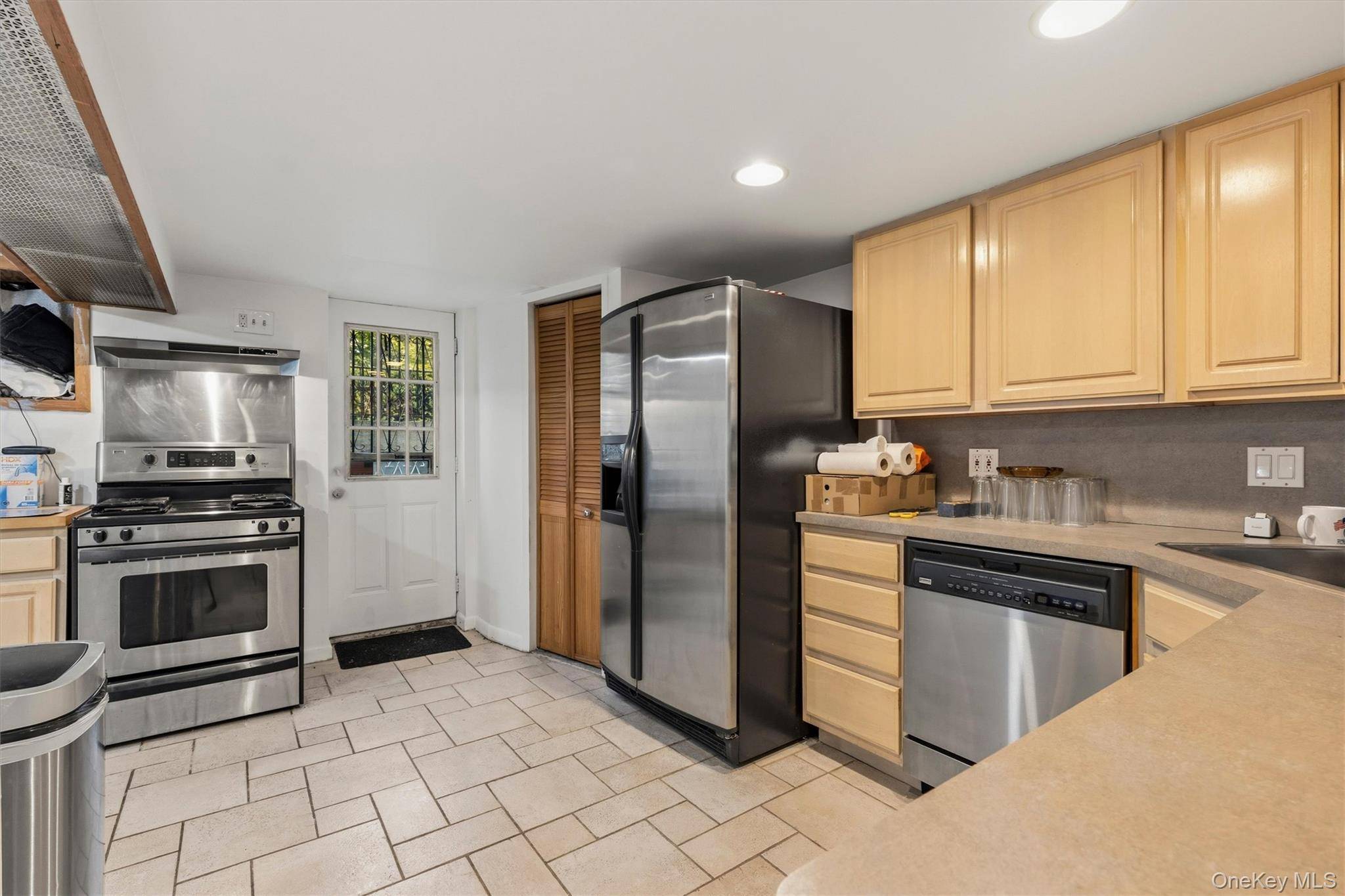 2952 Miles AVE, Bronx, NY 10465