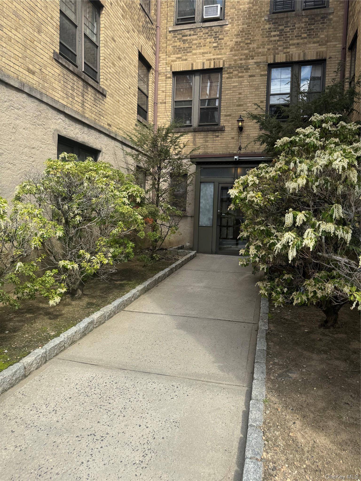 33 Douglas AVE, Yonkers, NY 10703