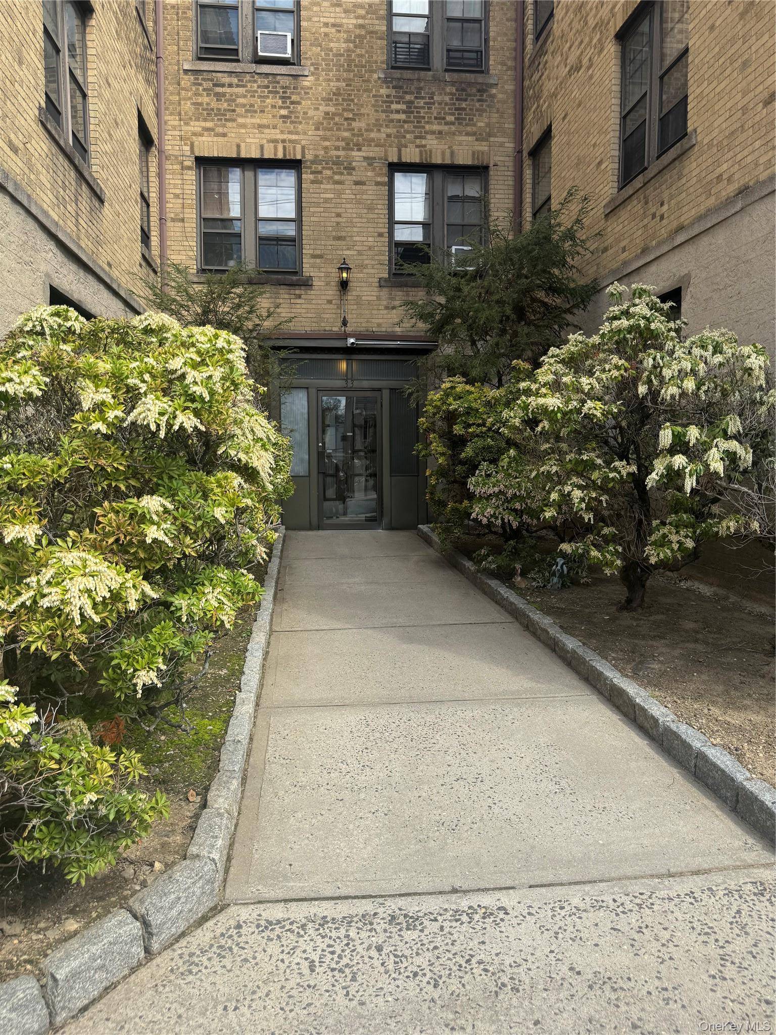 33 Douglas AVE, Yonkers, NY 10703